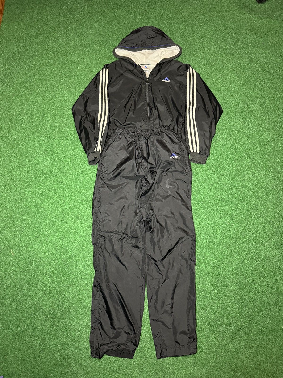 Adidas Adidas Vintage Women Med Windbreaker Track Suit 90s 2 Piece Size M / US 6-8 / IT 42-44 - 1 Thumbnail