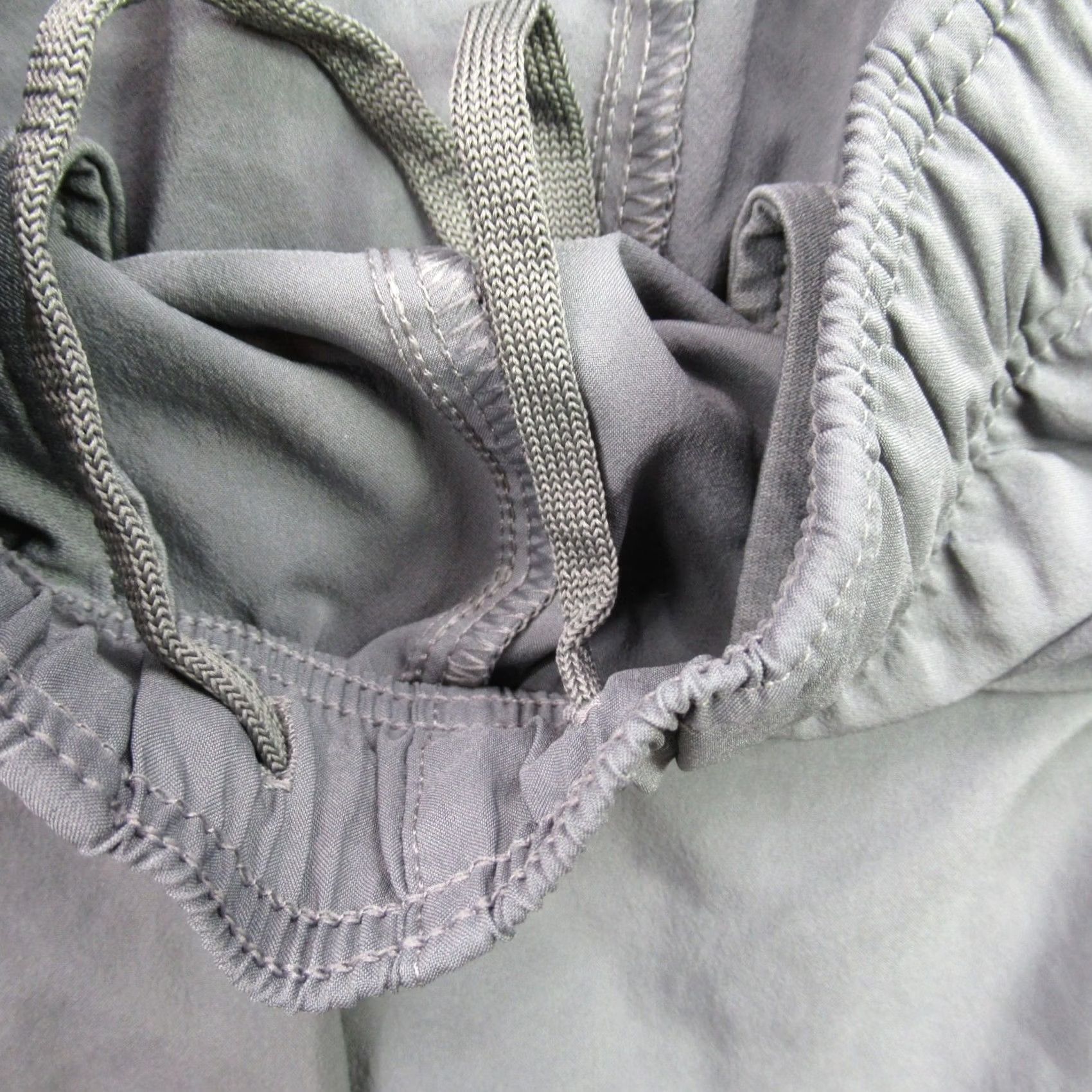 The North Face North Face Shorts Mens Medium Gray Outdoor Workout Activewear Drawstring Size US 28 / EU 44 - 3 Thumbnail