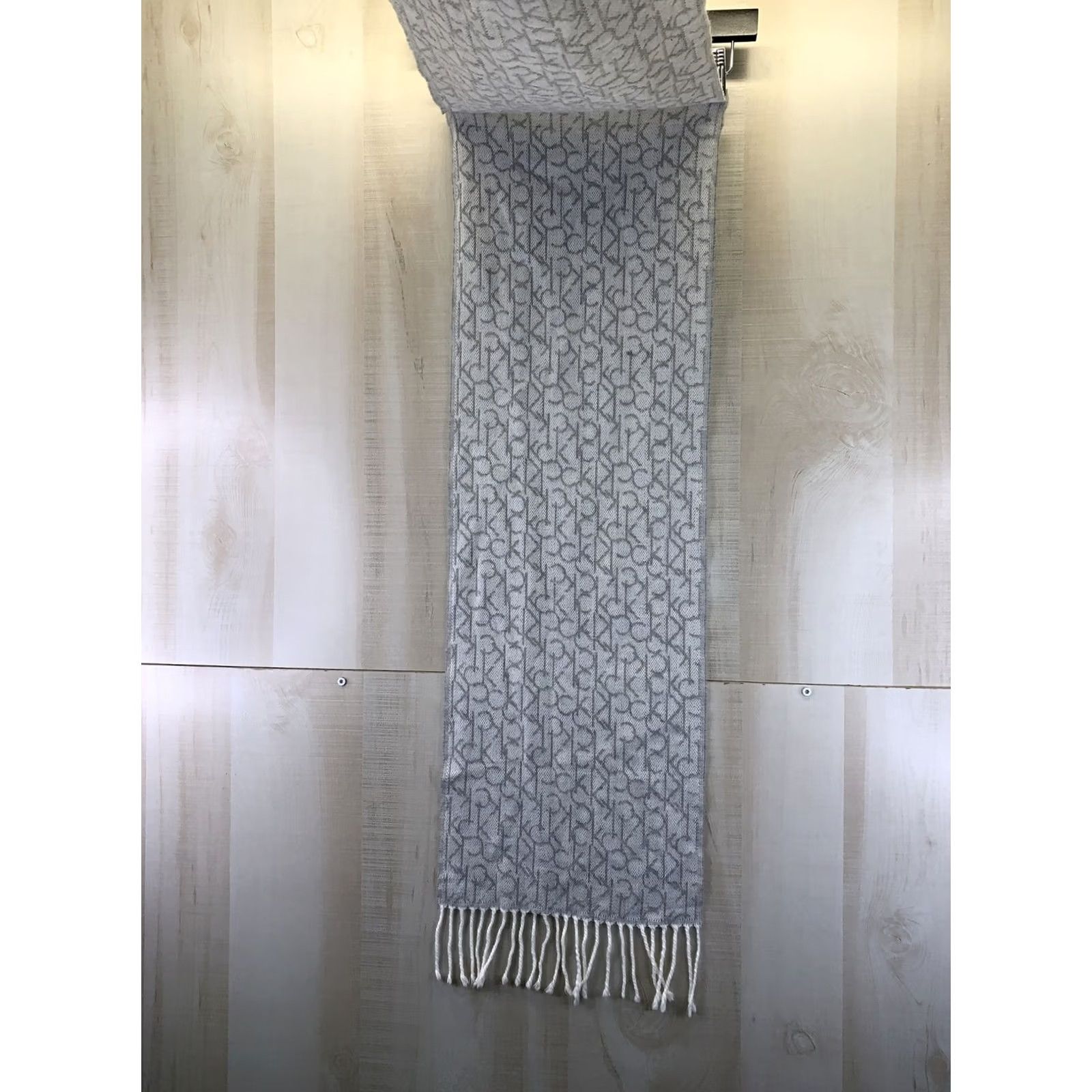 Calvin Klein VINTAGE Calvin Klein Gray White Knit Rectangular Fringed CK Logo Womens Scarf-5241 Size ONE SIZE - 4 Thumbnail