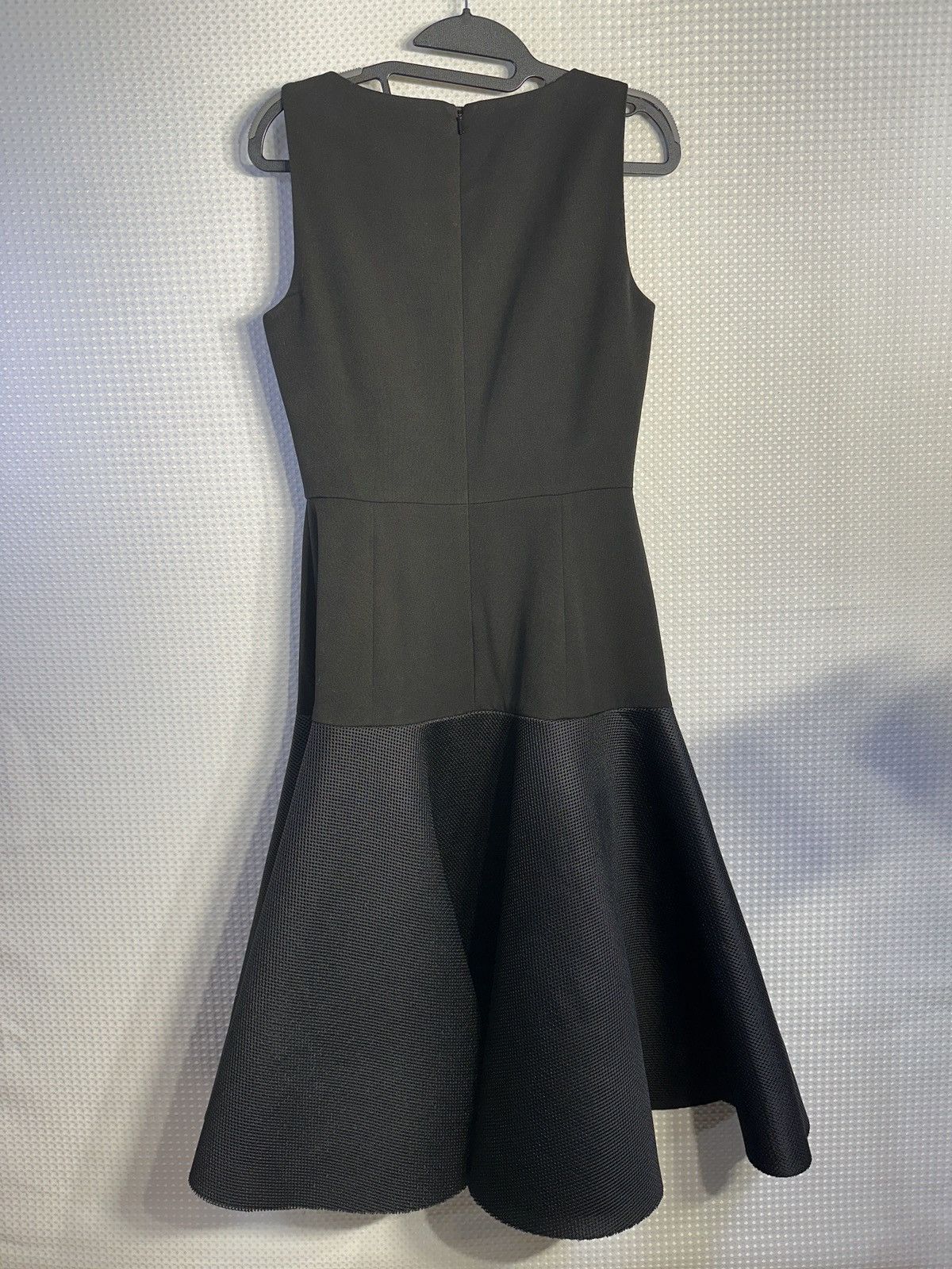 Black Halo BLACK HALO Sleeveless Mesh Hem Fit Midi Dress ) Size S / US 4 / IT 40 - 4 Thumbnail