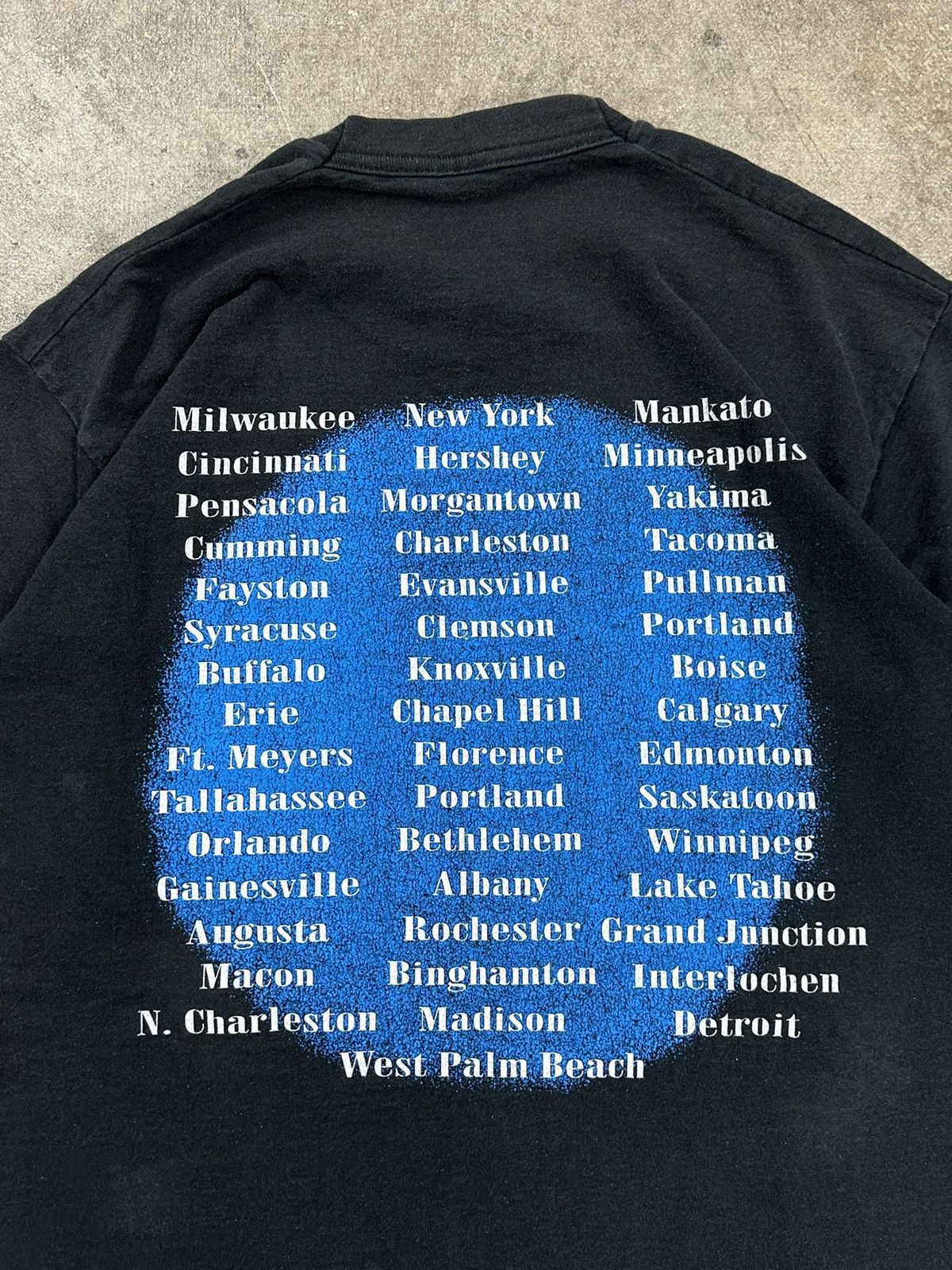 Vintage Vintage 90s Vince Gill Tour 95 Concert Band T-Shirt Size US L / EU 52-54 / 3 - 6 Thumbnail