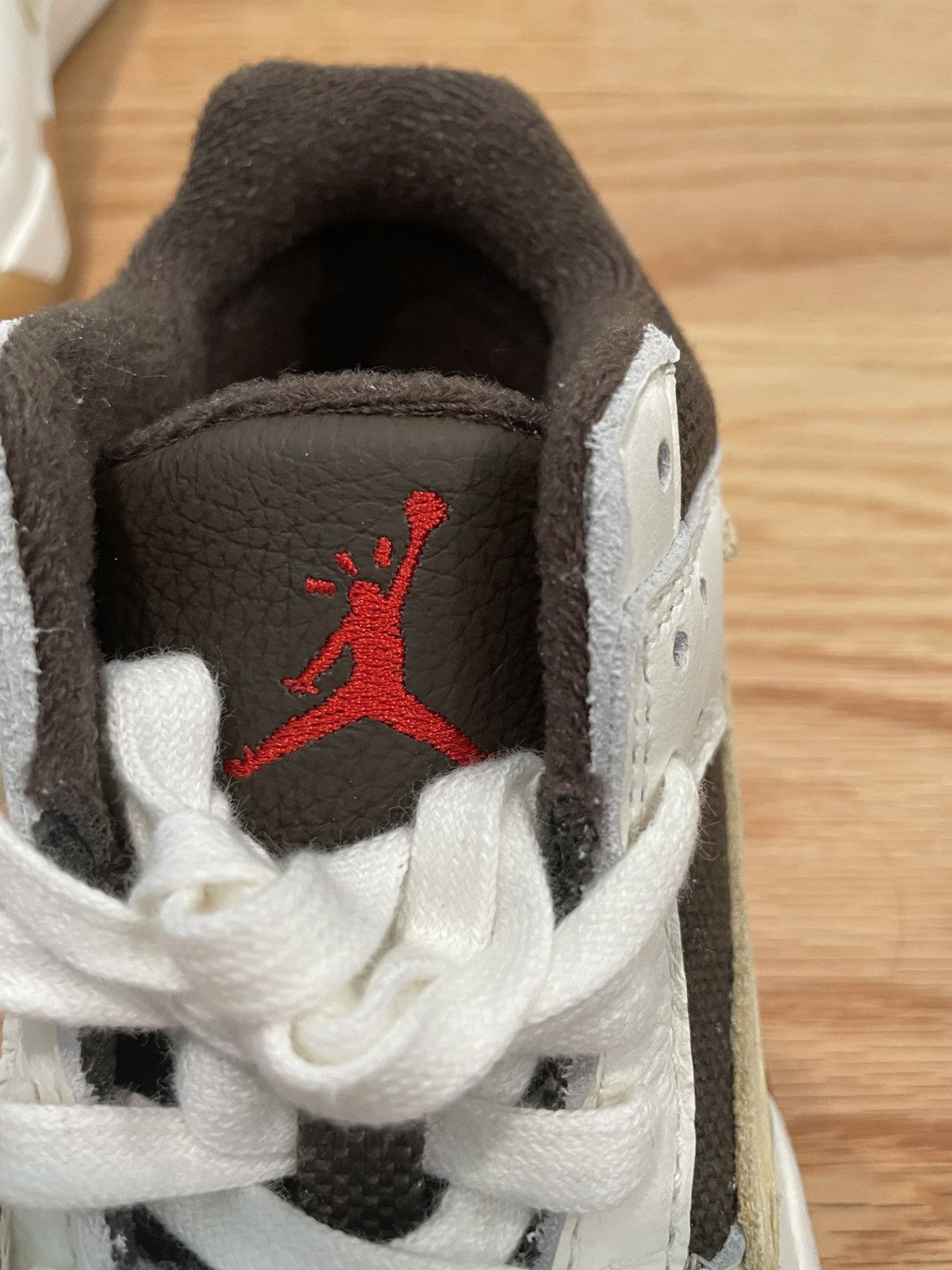 Nike × Travis Scott Size 2 Youth (2Y) Nike x Travis Scott Jumpman Jack Size US 5 / EU 37 - 4 Thumbnail