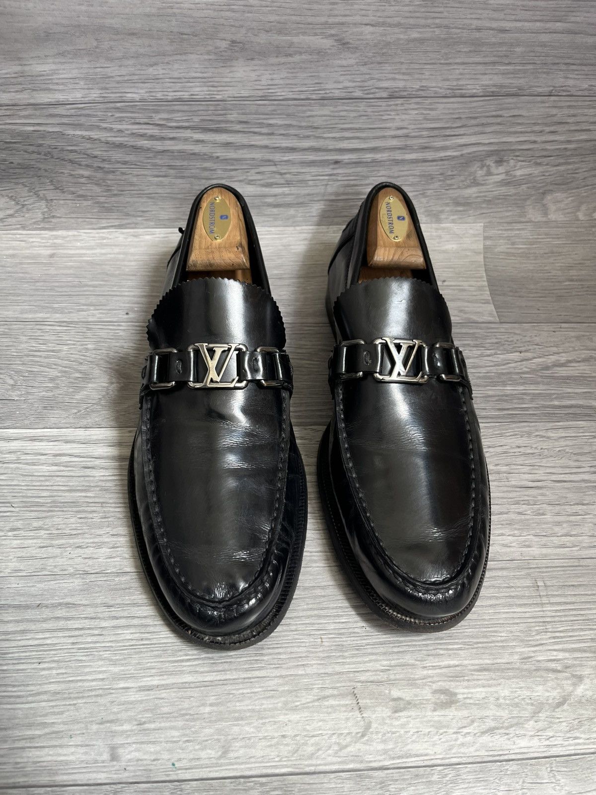 Louis Vuitton Louis Vuitton major LV logo slip on loafers uk 7.5 Size US 8.5 / EU 41-42 - 1 Thumbnail
