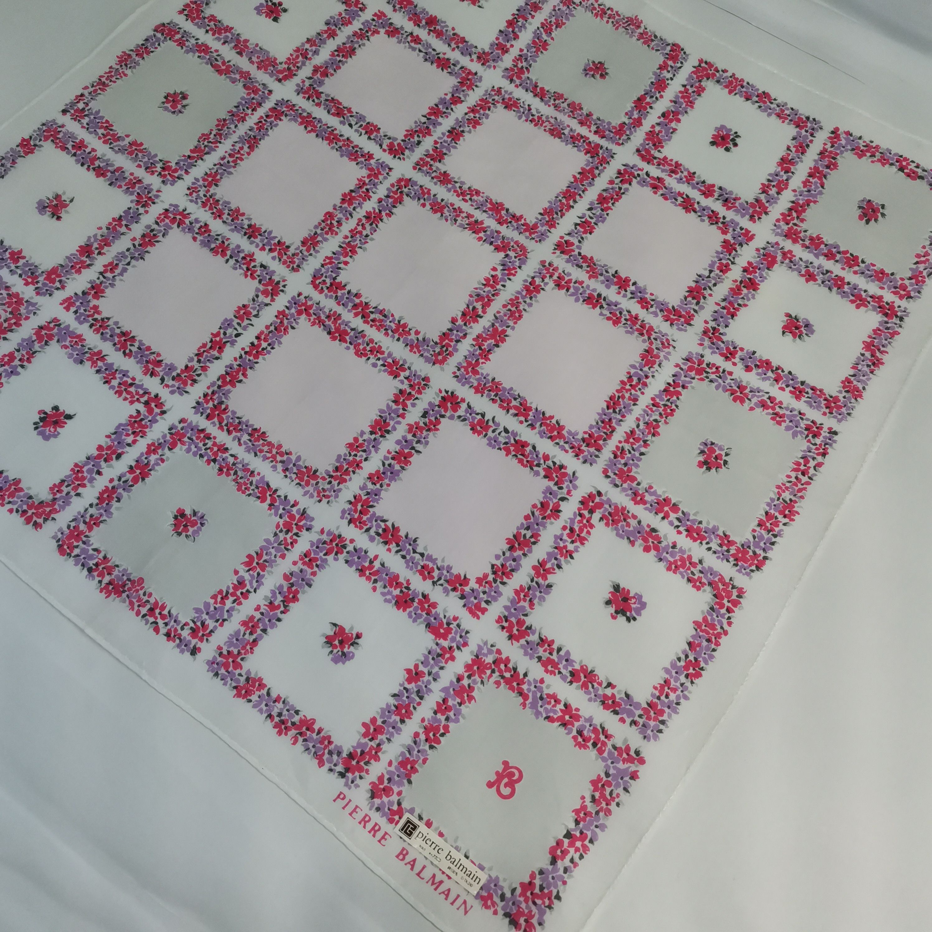 Pierre Balmain PIERRE BALMAIN HANDKERCHIEF/ BANDANA/ SCARF Size ONE SIZE - 3 Thumbnail