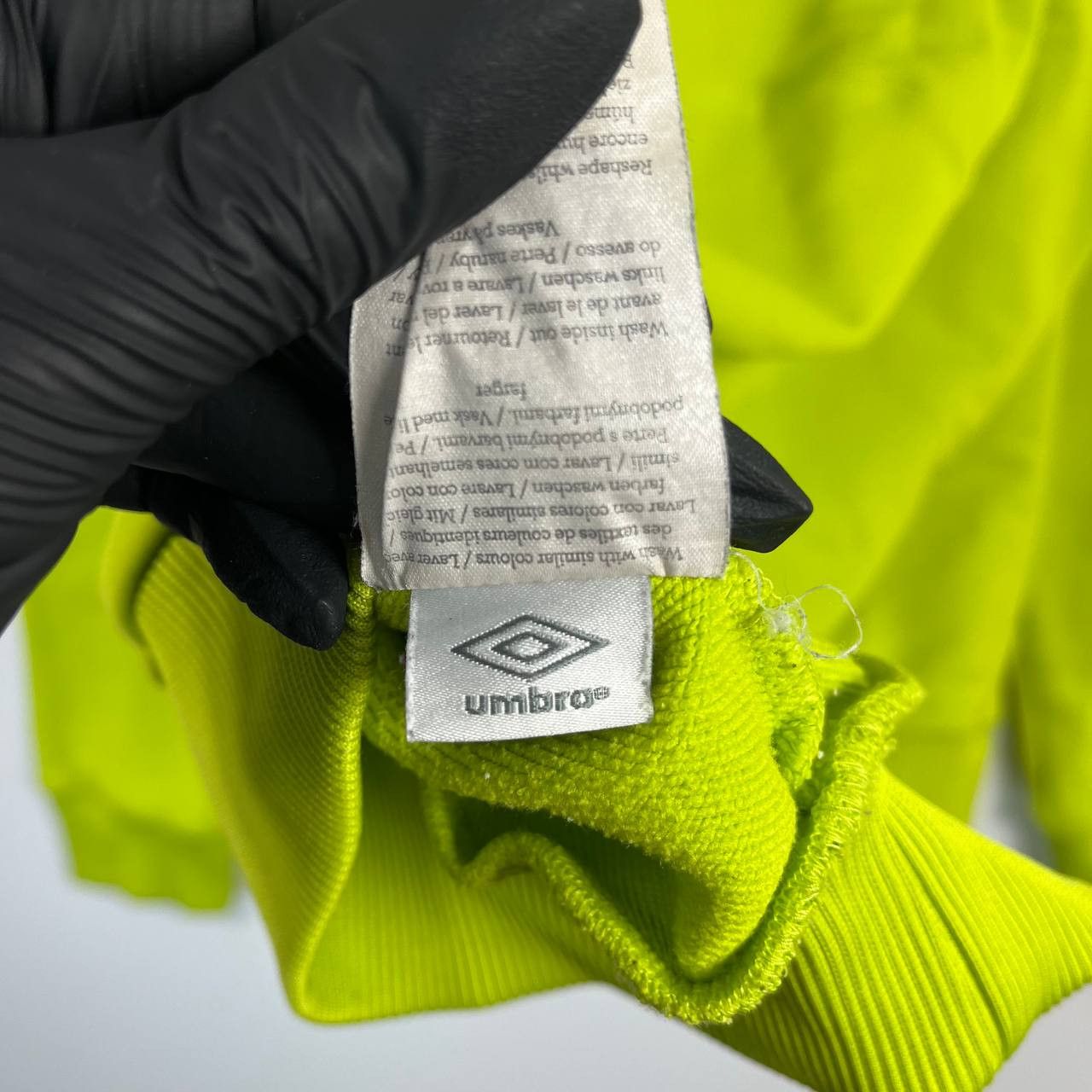 Umbro Umbro Manchester City Etihad Sweatshirt Vintage Size L Size US L / EU 52-54 / 3 - 4 Thumbnail