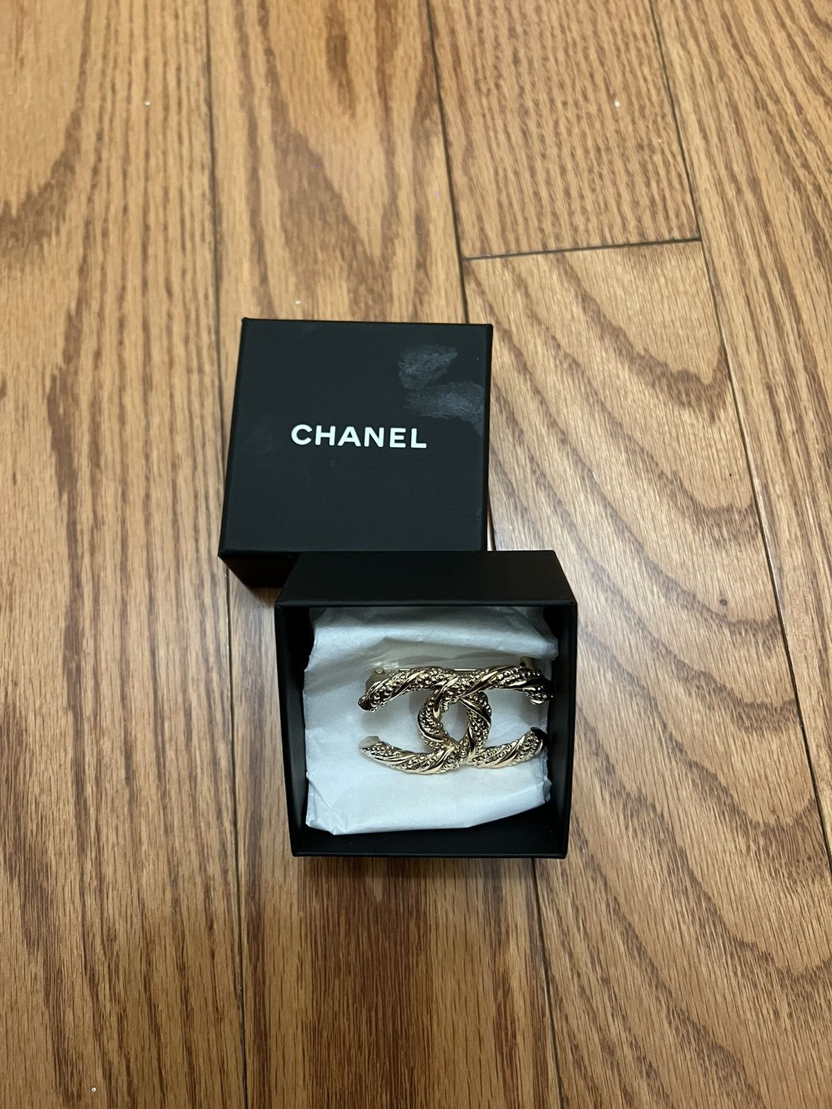 Chanel Chanel Gold Twisted CC Brooch Size ONE SIZE - 3 Thumbnail