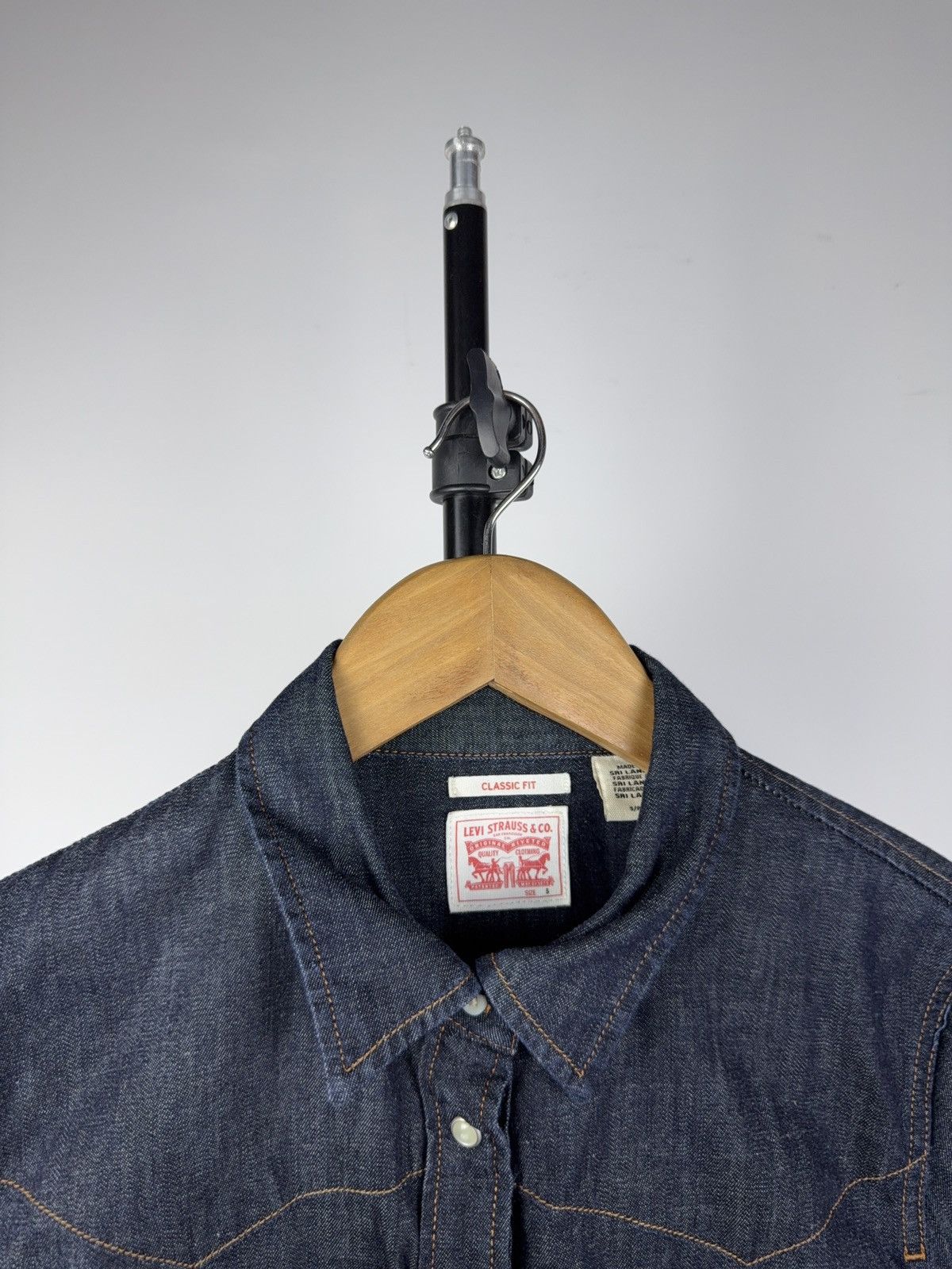 Levi's Western 00s Levi’s Western Denim Shirt Classic Fit S sz Size S / US 4 / IT 40 - 6 Thumbnail