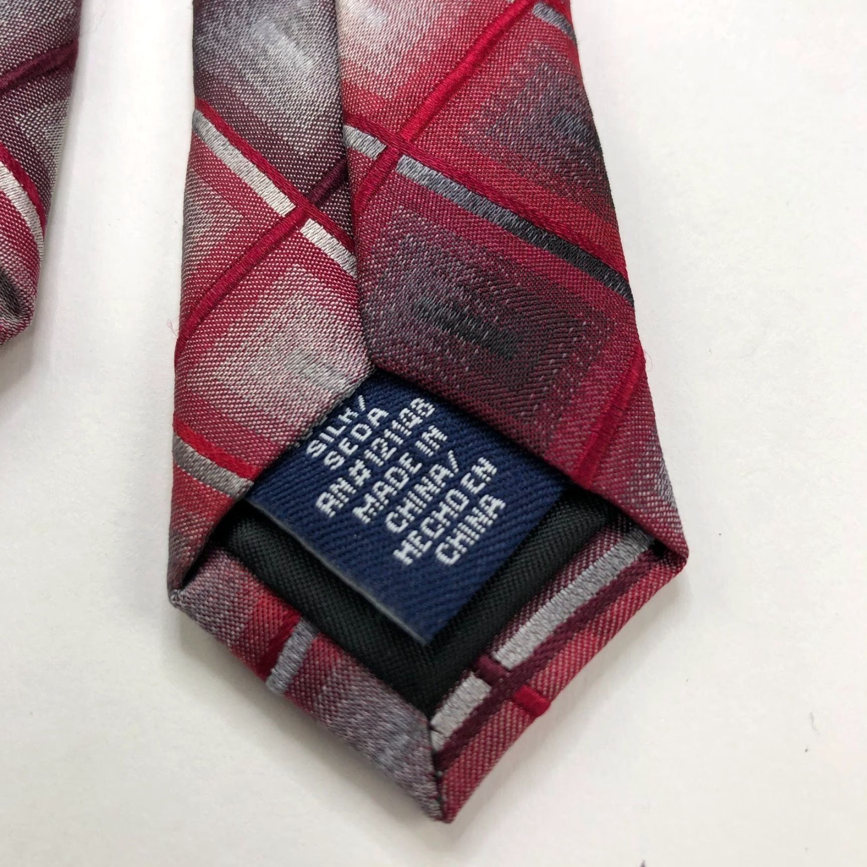 Stafford VINTAGE Stafford Performance 100% Silk Neck Tie Men’s Geometric 3.5" / 56 In Tie Mens Red Geometric Vintage 56 Inches 3.5 Inch Width Mens Size ONE SIZE - 6 Thumbnail