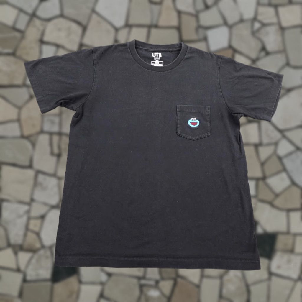 Uniqlo Uniqlo KAWS Shirt Mens M Black Cookie Monster Sesame Street Pocket Tee Graphic Print Size US M / EU 48-50 / 2 - 1 Thumbnail
