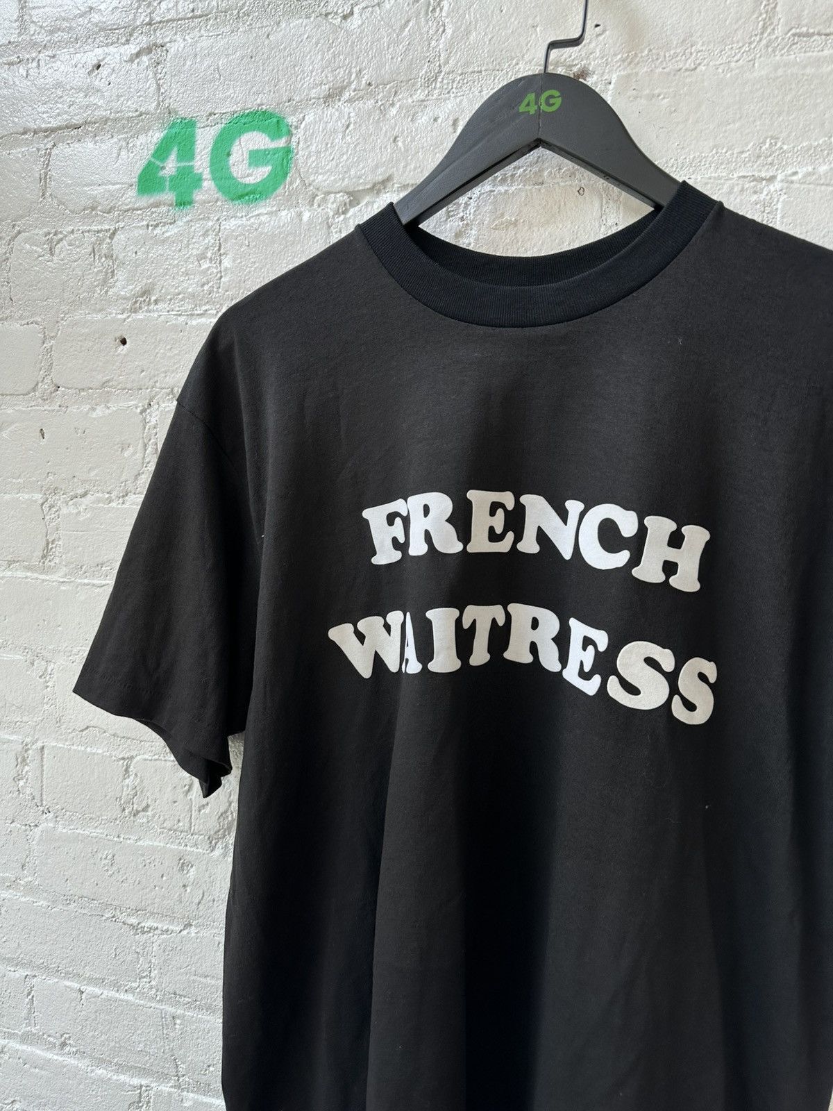 Vintage VINTAGE FRENCH WAITRESS SPELL OUT T Size US XL / EU 56 / 4 - 1 Thumbnail