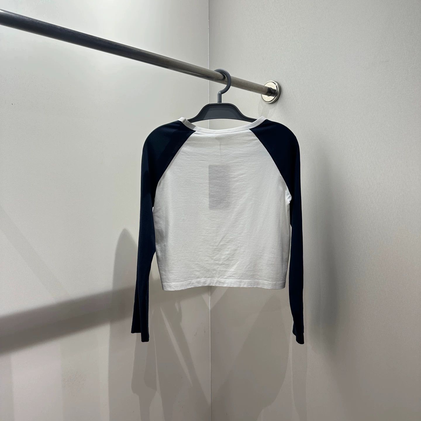 Celine Celine mar54 Triomphe logo colorblocked long-sleeve XS Size XS / US 0-2 / IT 36-38 - 2 Thumbnail