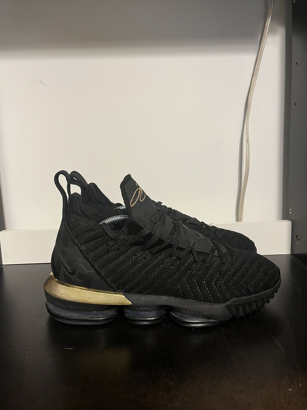 Nike Nike Lebron 16 I’M King Gold Men’s 8.5 BQ5969-007 Size US 8.5 / EU 41-42 - 1 Thumbnail