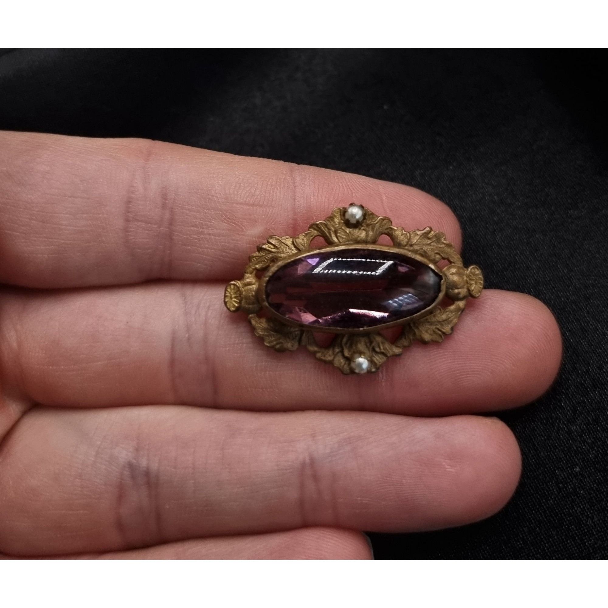 Vintage Antique Early 20th Century Gold-Tone Brooch With Purple Glas Size ONE SIZE - 5 Thumbnail