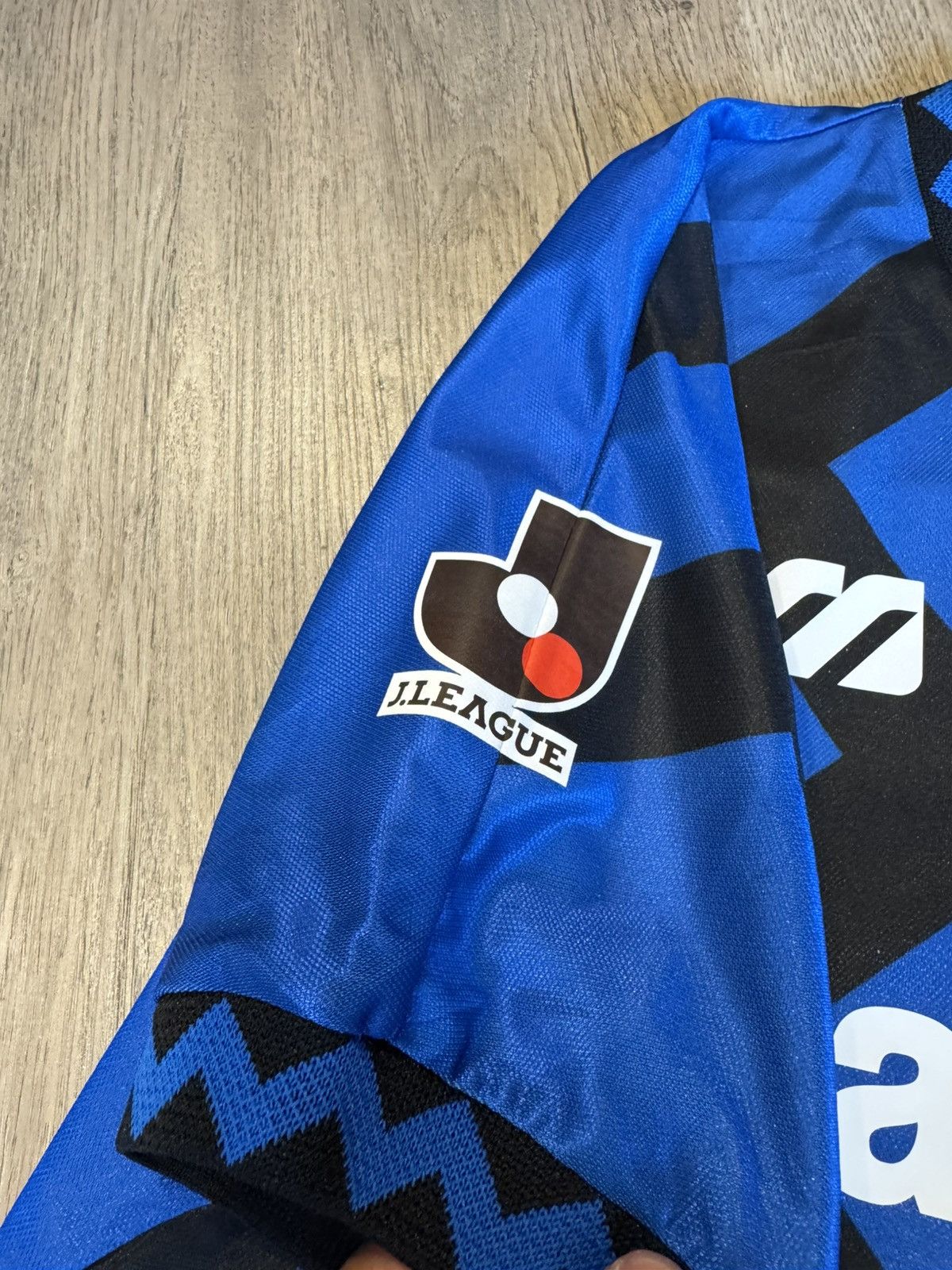 Mizuno VINTAGE 1993 GAMBA OSAKA HOME JERSEY SHIRT Size US M / EU 48-50 / 2 - 4 Thumbnail