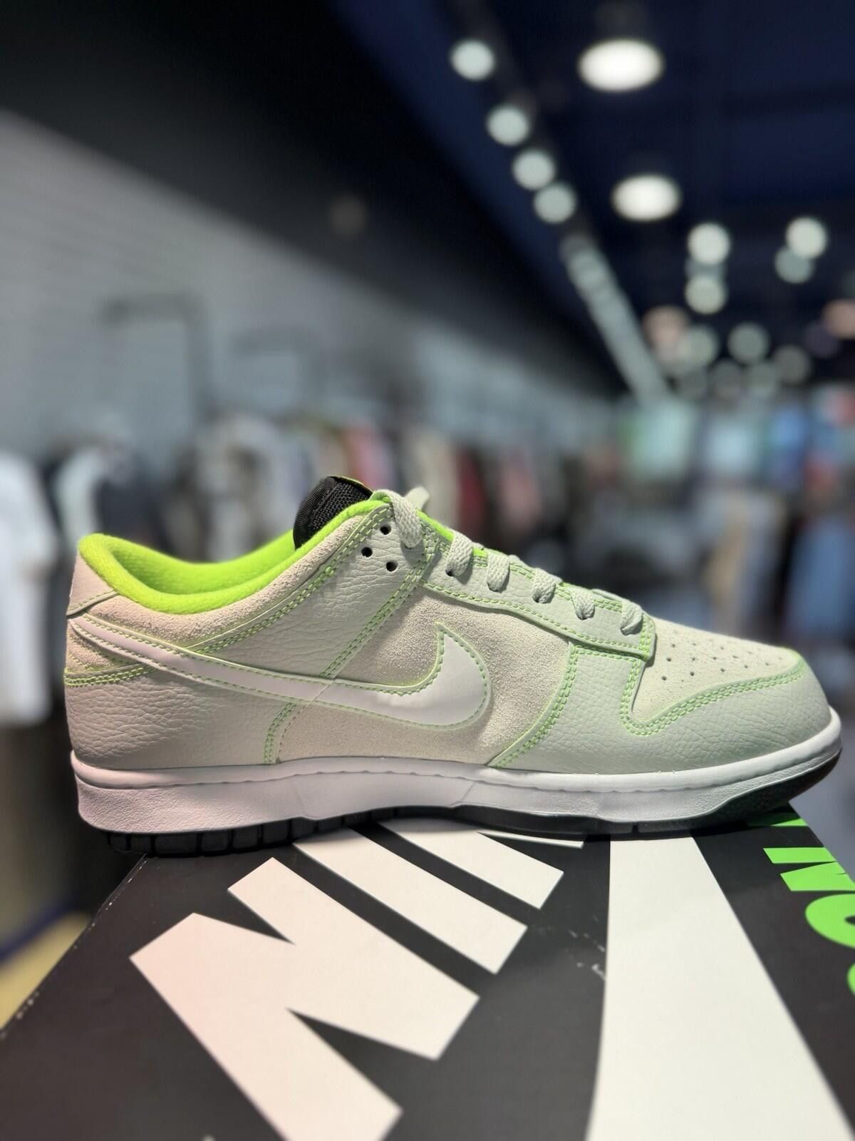 Nike Nike Dunk Low 'University of Oregon' Men's Size 9 Size US 9 / EU 42 - 5 Thumbnail