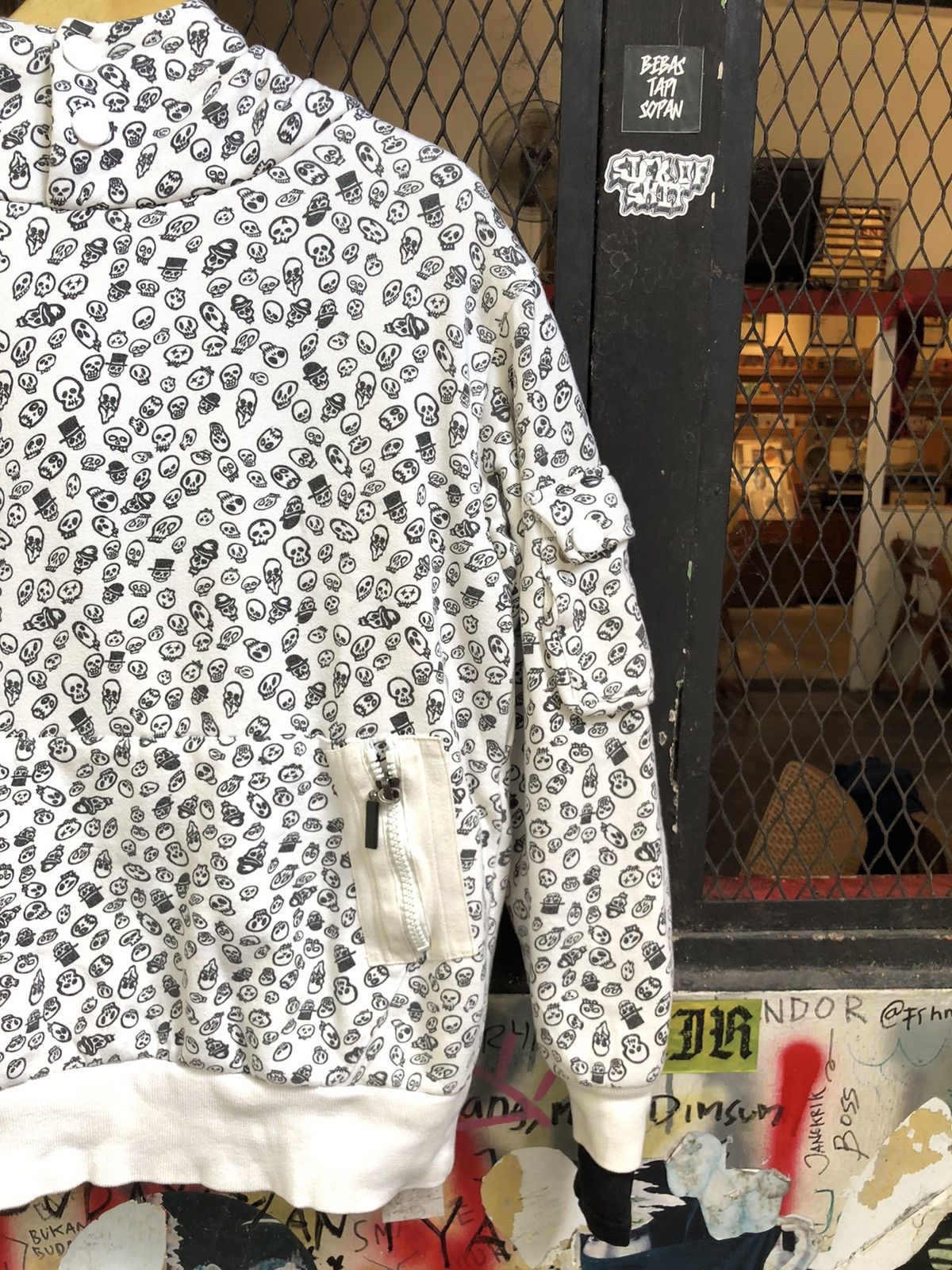 If Six Was Nine × Japanese Brand × Le Grande Bleu (L.G.B.) JAPANESE SKULL HOODIE FULL PRINT LGBSTYLE Size US XL / EU 56 / 4 - 4 Thumbnail