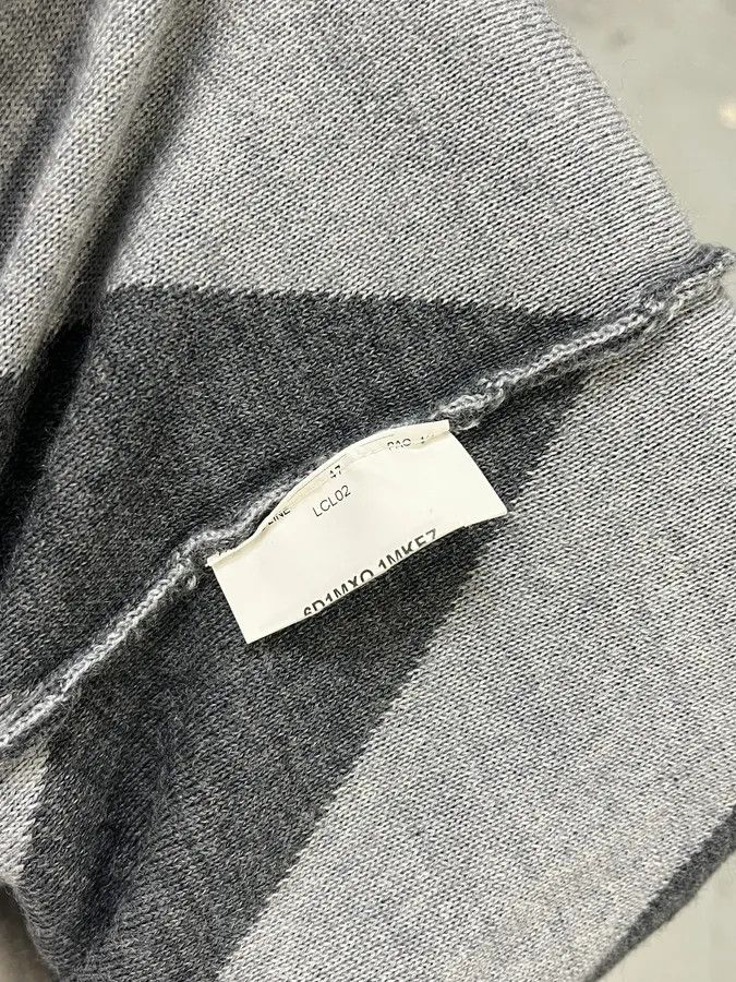 Emporio Armani 2010s Emporio Armani V Lines White & Grey Sweater Size US M / EU 48-50 / 2 - 10 Thumbnail