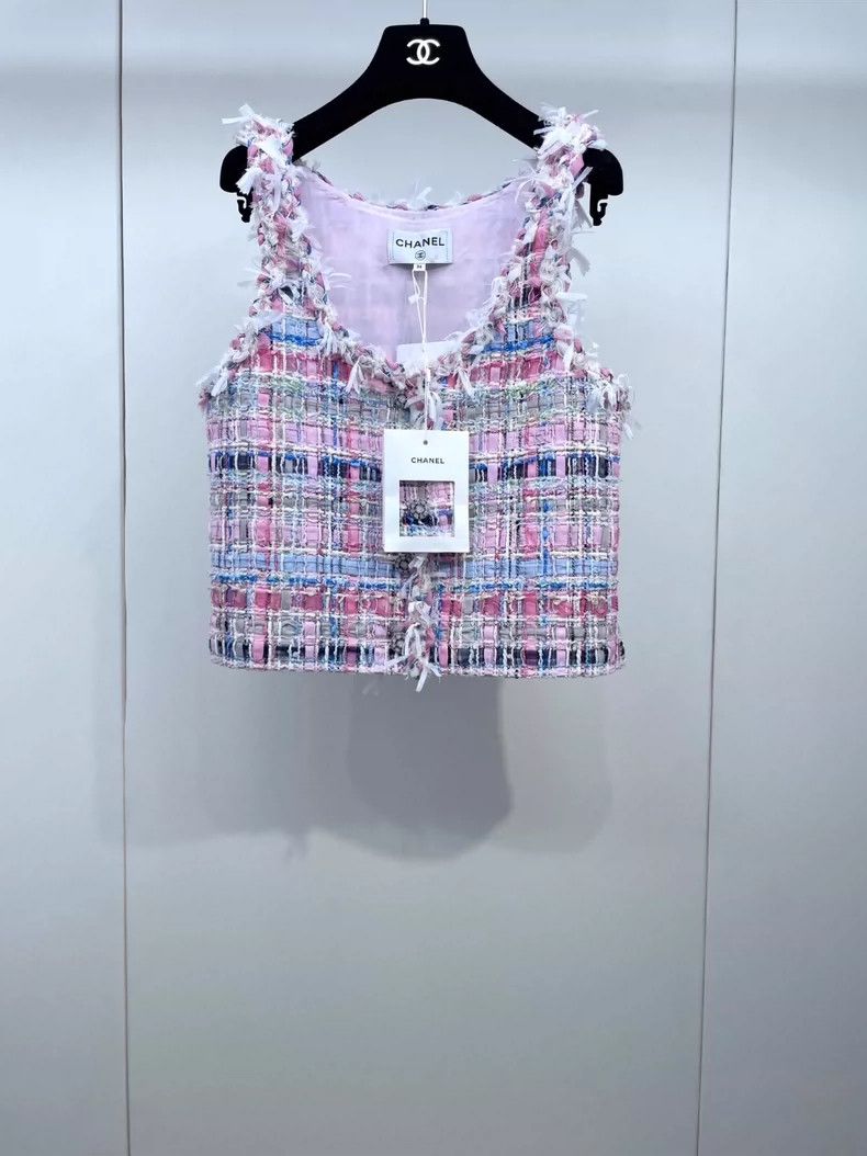 Chanel Chanel Pink Woven Vest with Glass Buttons- DMC Size US S / EU 44-46 / 1 - 1 Thumbnail