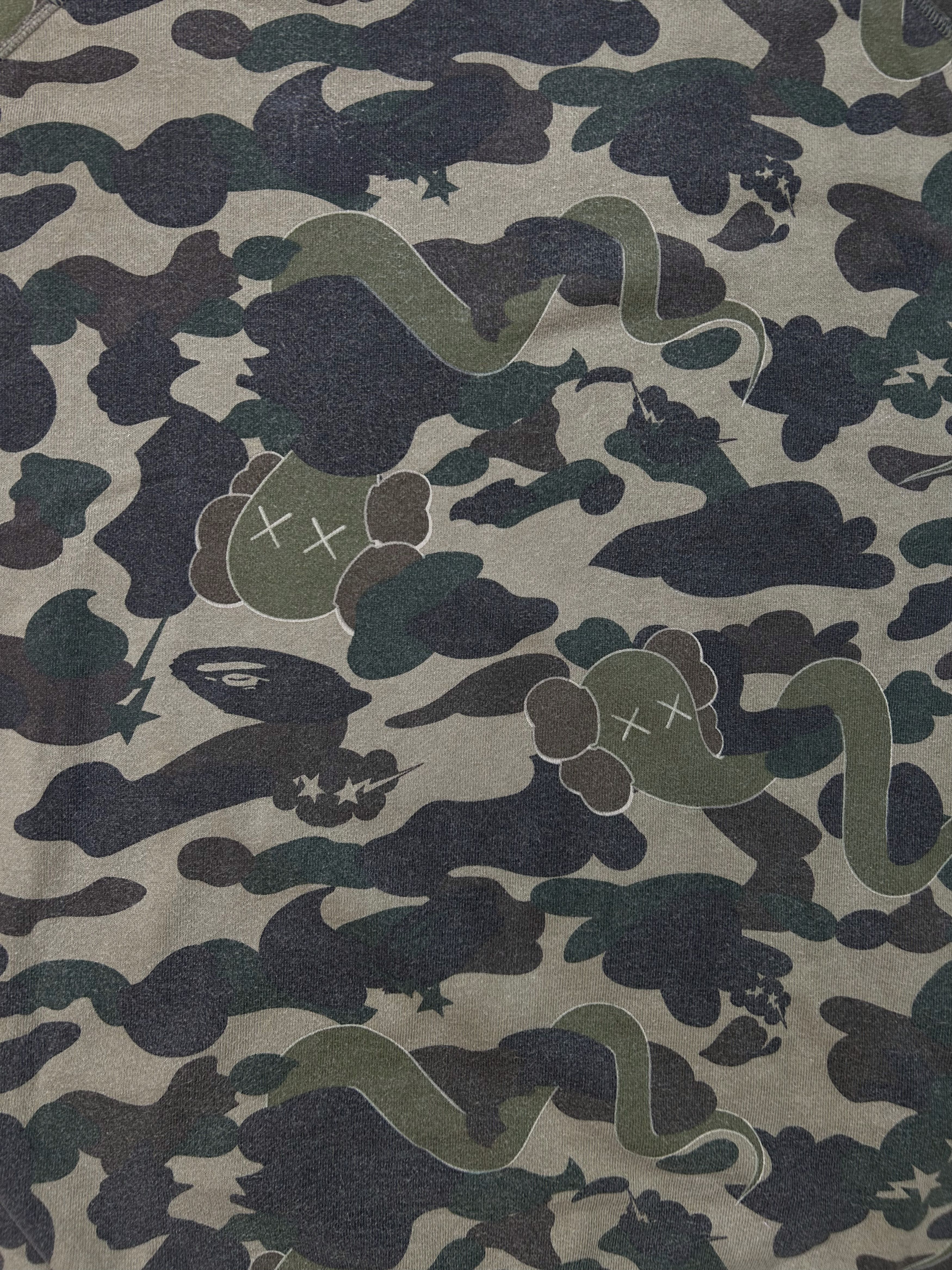 BEPE×KAWS 1st Camo Bendy Crewneck Bape × Kaws BAPE × Kaws Sweat Shirt Bendy 1st Camo Green [Size L