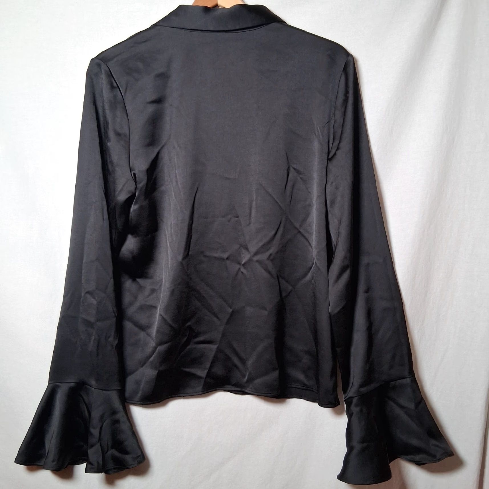 Express Express Blouse Shirt M Black Satin Long Sleeve V-Neck Flare Cuffs Button Gothic Vampire Fairy Women Size M / US 6-8 / IT 42-44 - 3 Thumbnail