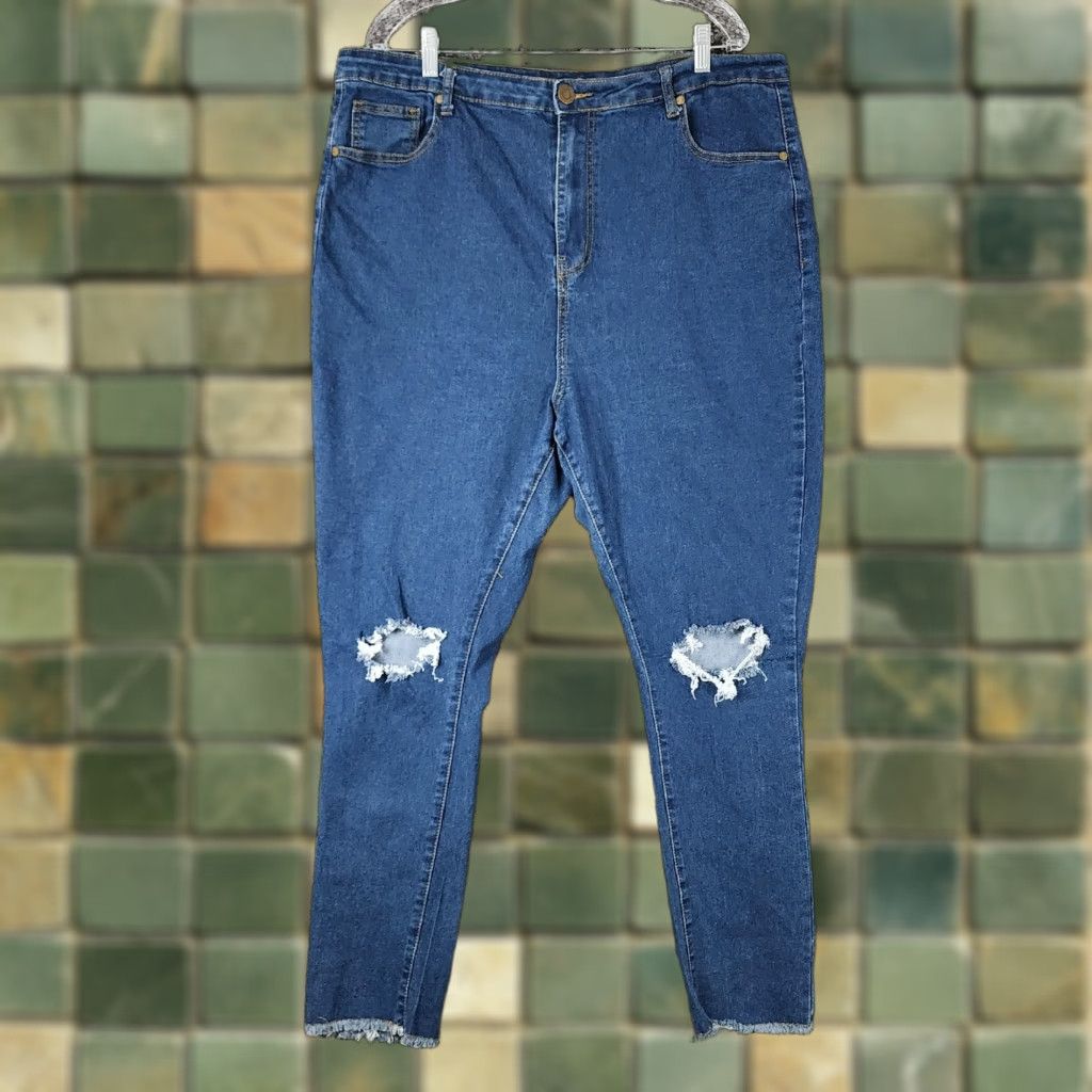 Boohoo BOOHOO Plus Distressed Tapered Jeans Size 18 Blue Womens Size 40" / US 18 - 1 Thumbnail