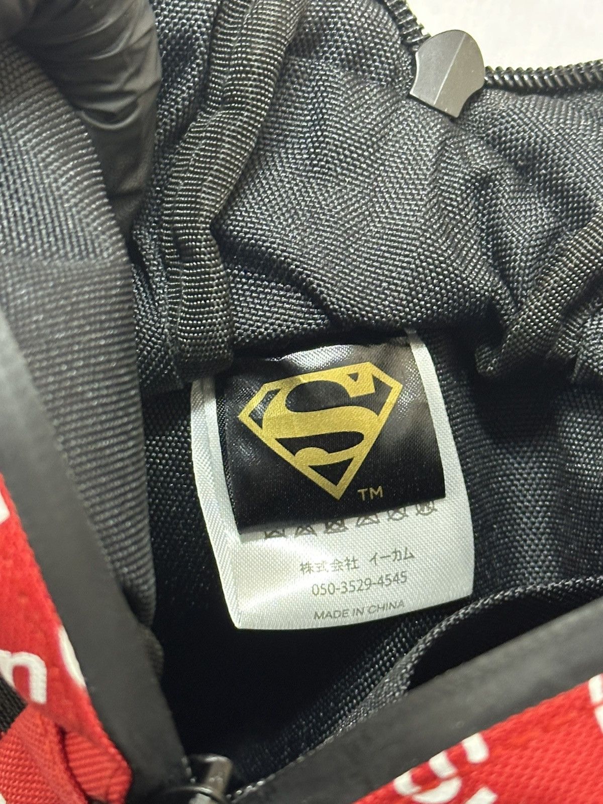 DC Superman-themed crossbody bag pattern Superman and "DC". Size ONE SIZE - 17 Thumbnail