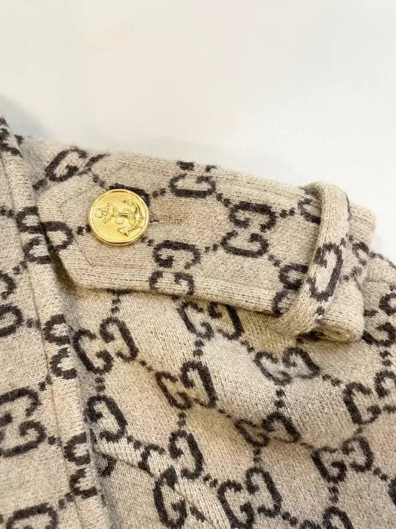 Gucci Gucci Full logo cloak jacket 2501-Nextarrow Size US M / EU 48-50 / 2 - 7 Thumbnail
