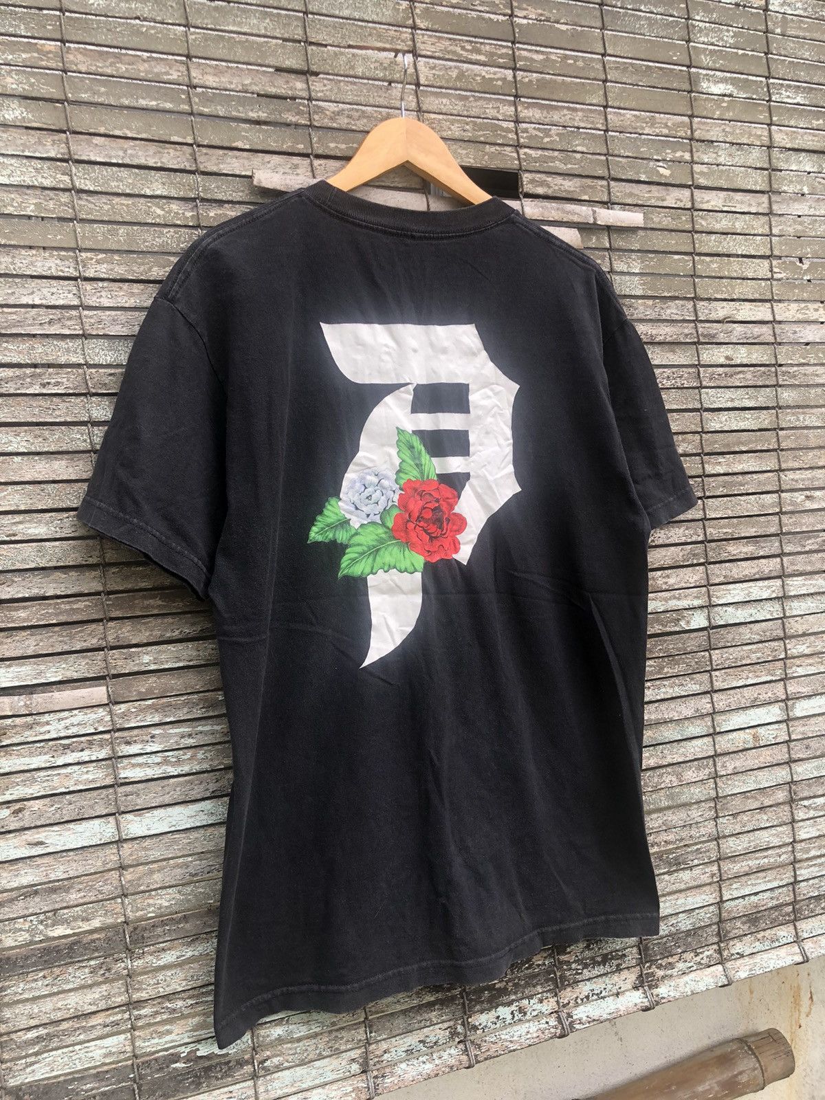 Japanese Brand Japanese Brand Primitive Skateboarding Dirty P Roses Tee Size US L / EU 52-54 / 3 - 2 Thumbnail