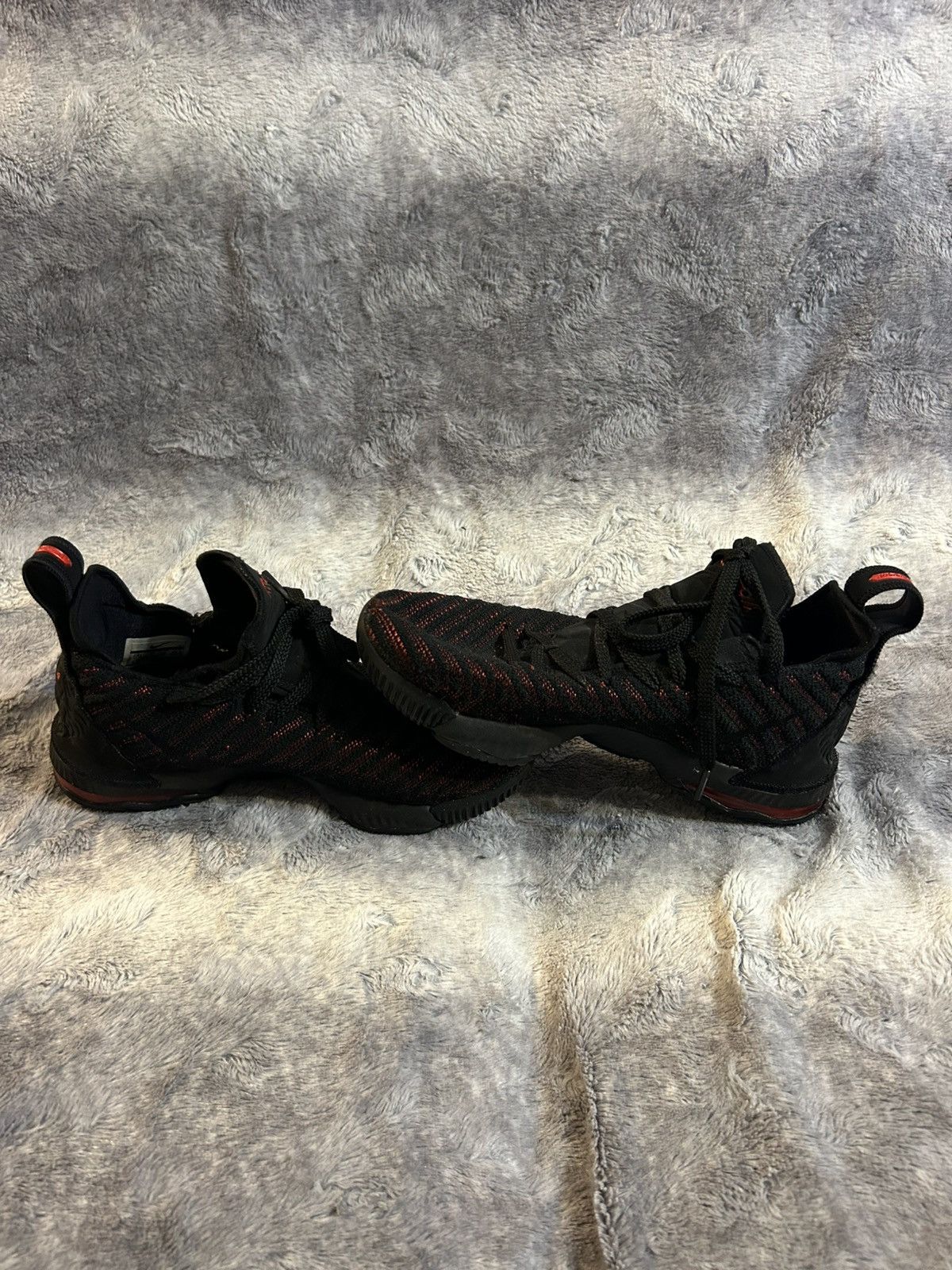 Nike Nike LeBron 16 GS Fresh Bred Size 6.5y Size US 6.5 / EU 39-40 - 2 Thumbnail