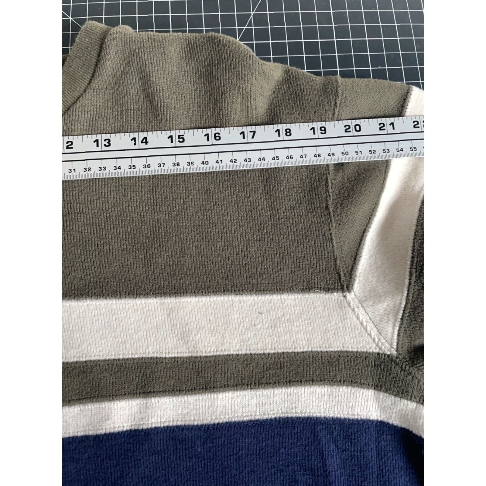 Vintage VINTAGE Y2K Style Sweater Men’s Large Blue Green Striped V-Neck Knit Punk Skater VTG Pullover Casual Hipster Preppy Retro Mens Size US L / EU 52-54 / 3 - 7 Thumbnail