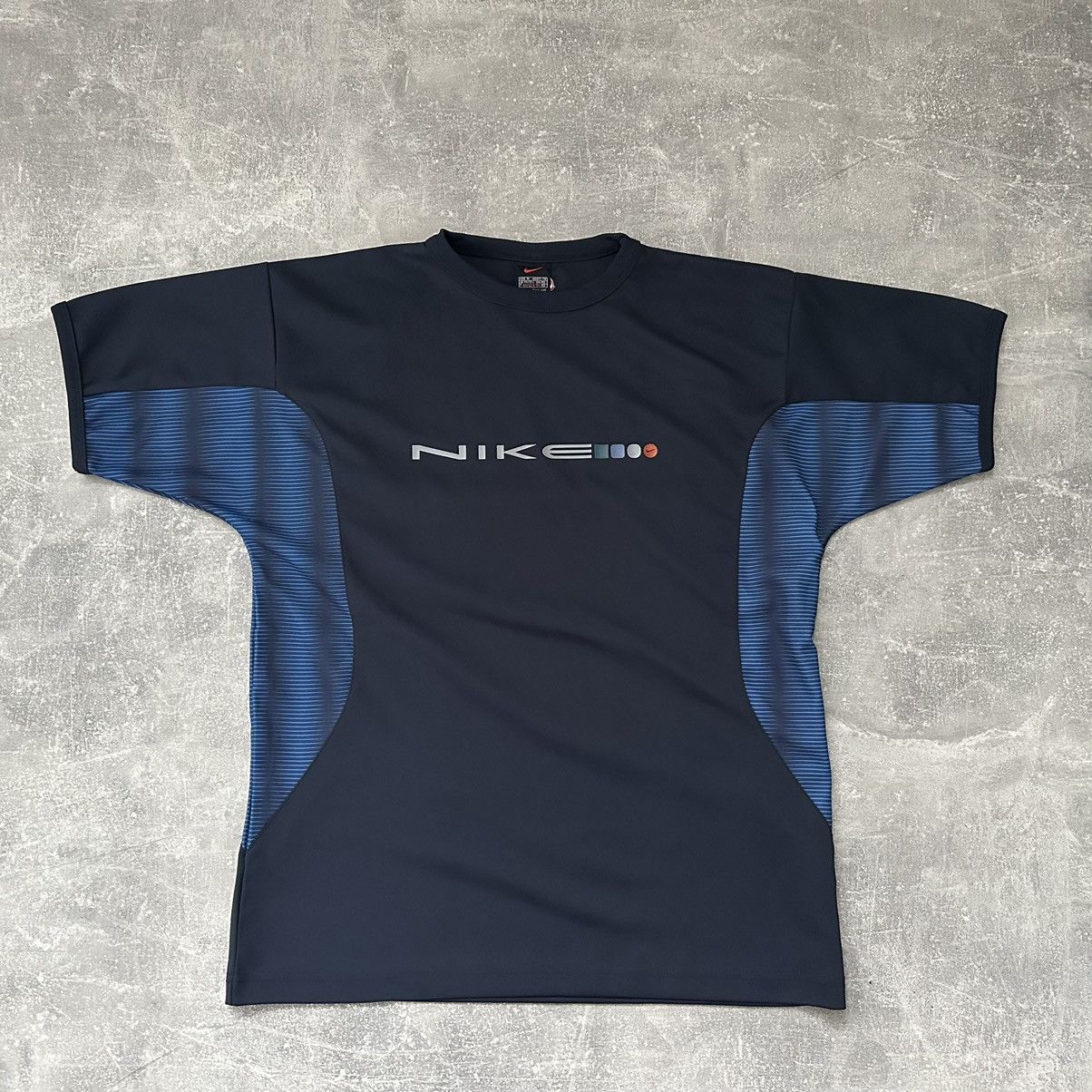 Nike × Vintage VINTAGE Nike Navy Centre-Logo Tee Size US M / EU 48-50 / 2 - 1 Thumbnail