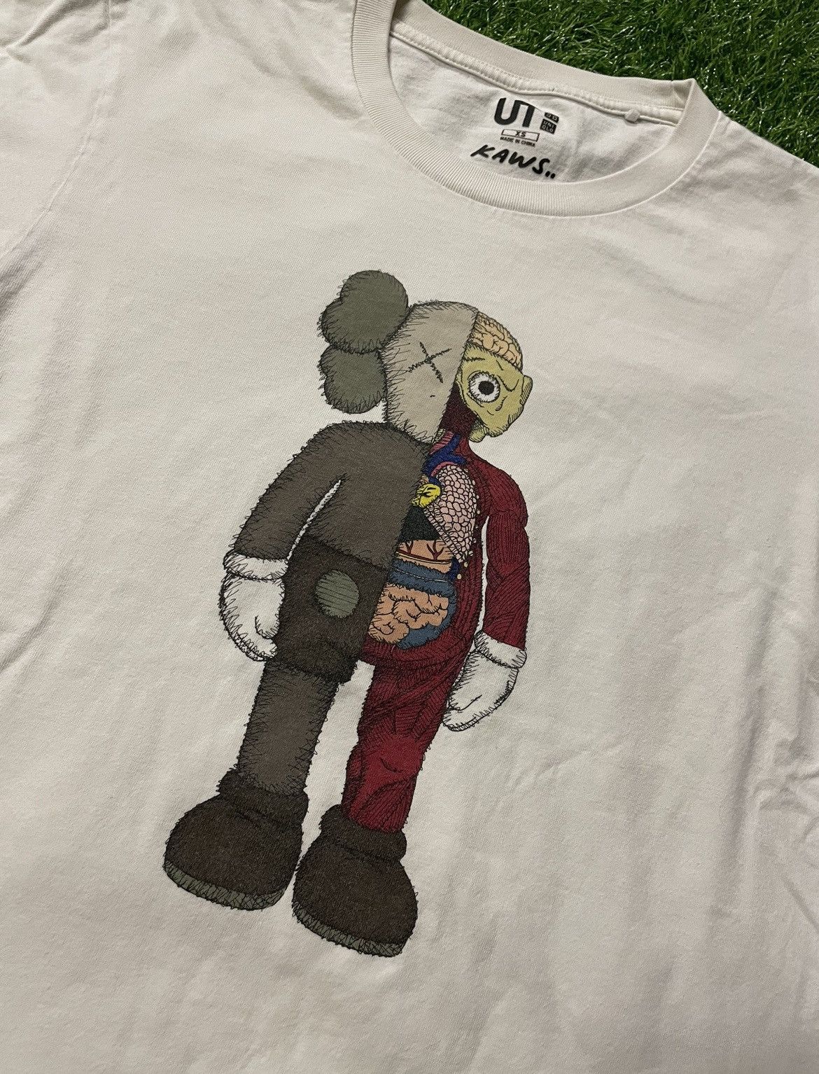 Kaws Kaws Uniqlo Tee Shirt Size XS Size US XS / EU 42 / 0 - 2 Thumbnail