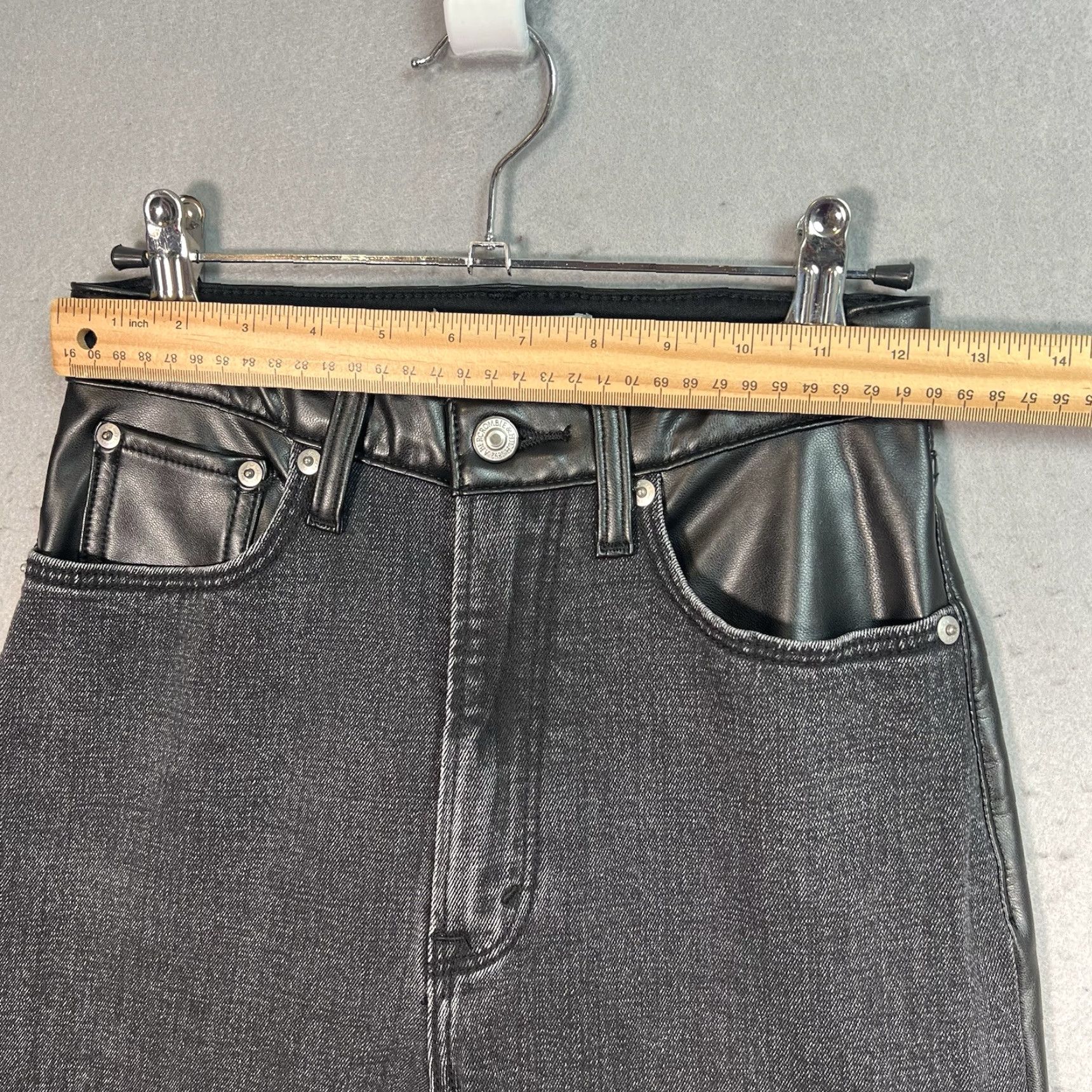Abercrombie & Fitch VINTAGE Abercrombie & Fitch Jeans 25/0L Ultra High Rise Curve Love Faux Leather Pants Womens Jeans Size 42" / US 20 - 3 Thumbnail