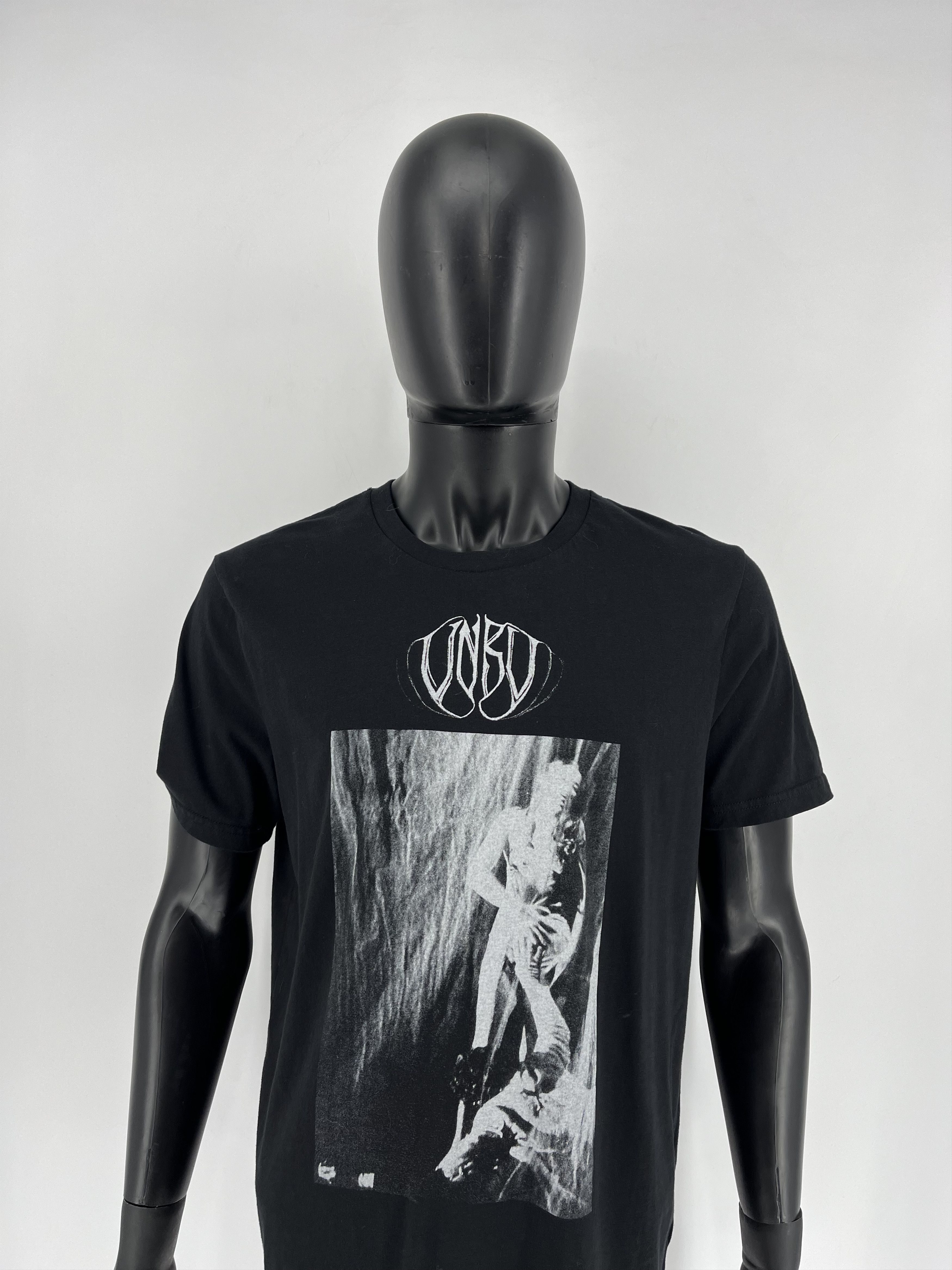 Band Tees × Vintage Vintage Y2K UNRU "Schemen" Dead Horror Print Band Rock Size US XL / EU 56 / 4 - 1 Thumbnail