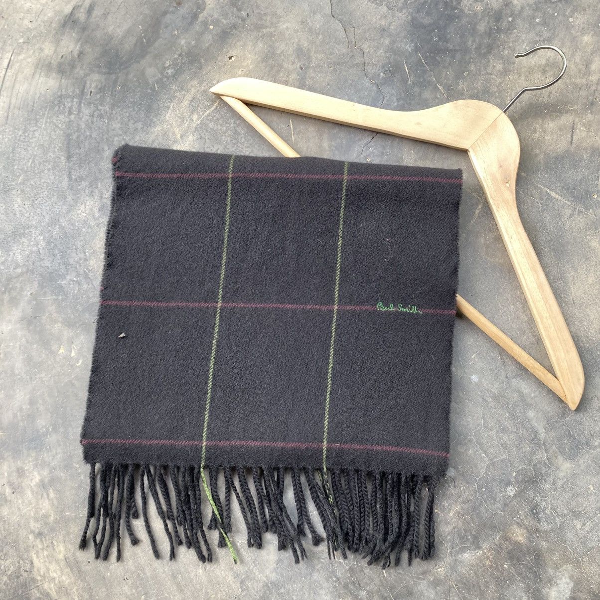 Paul Smith Paul Smith Black Scarf with Green Logo Embroidery Size ONE SIZE - 12 Thumbnail