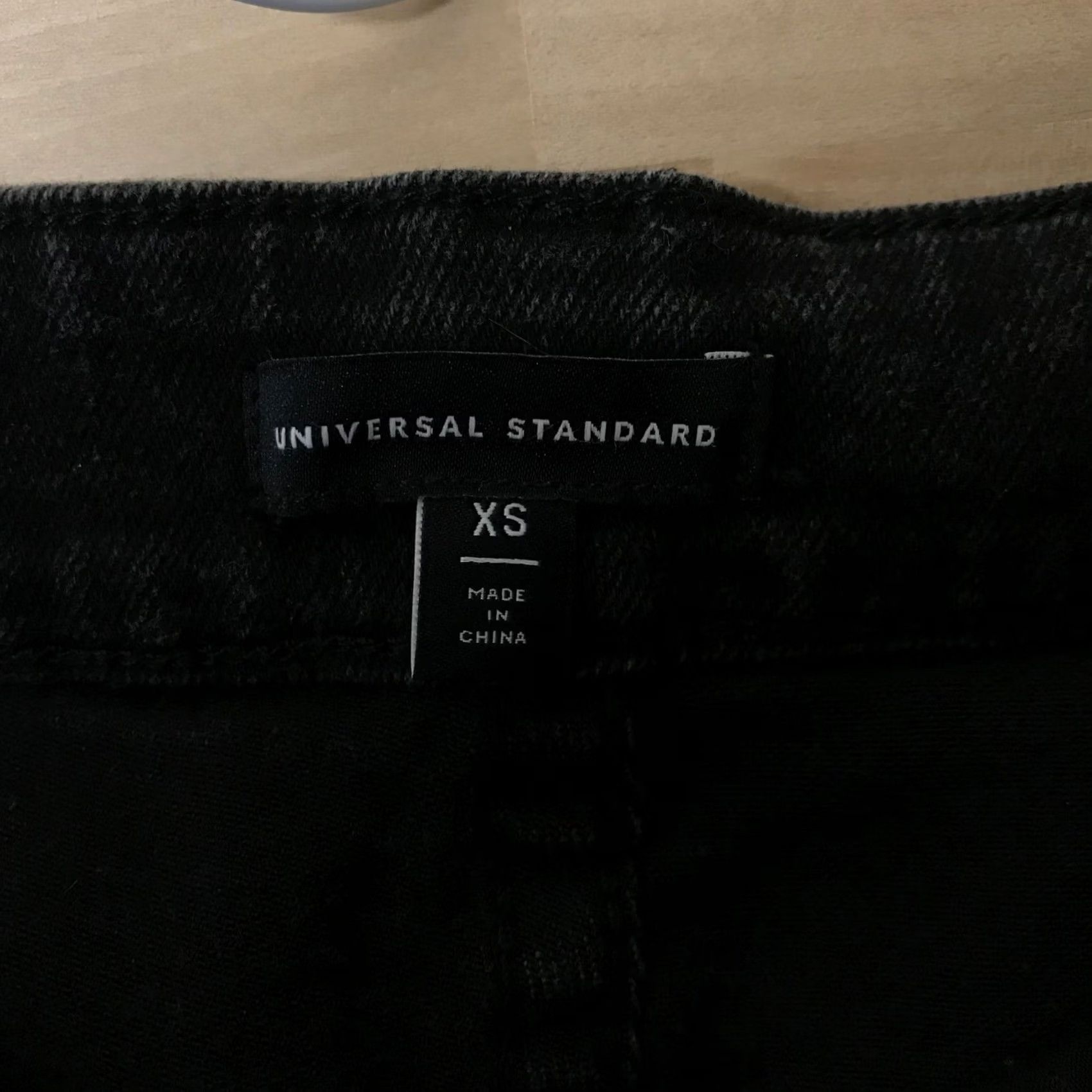 Vintage Universal Standard Black Denim Midi Skirt Front Slit Raw Hem Size XS Women Size 26" / US 2 / IT 38 - 7 Thumbnail