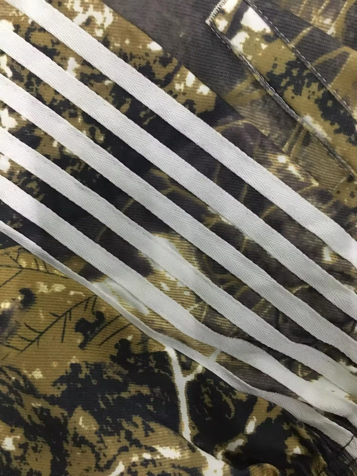 Japanese Brand × Vintage Y2K Camouflage Elastic Waist Embroidered Striped Sweatpant Size US 36 / EU 52 - 9 Thumbnail