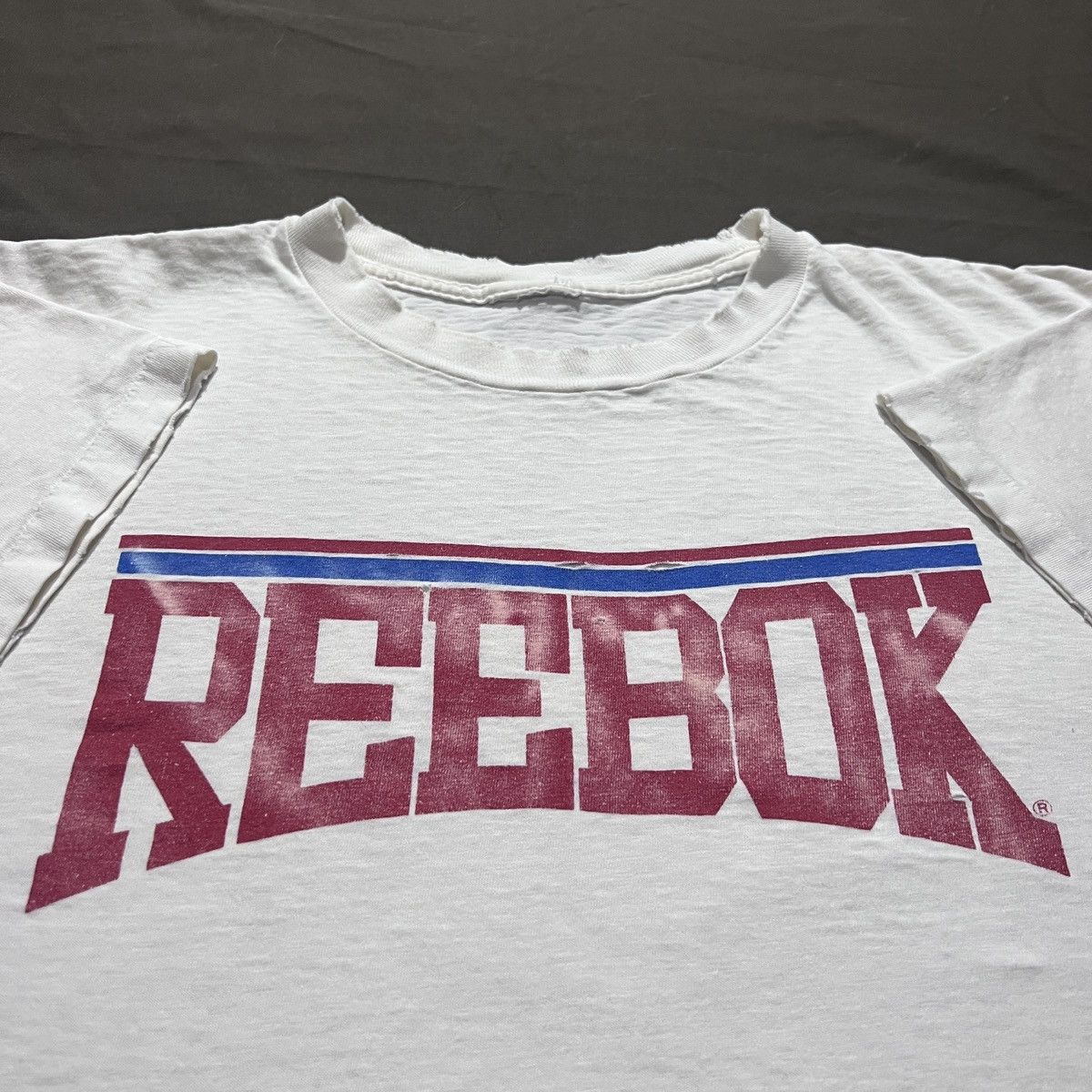 Vintage Vintage 80s 90s Reebok Tee Faded graphic sportwear Size US L / EU 52-54 / 3 - 2 Thumbnail