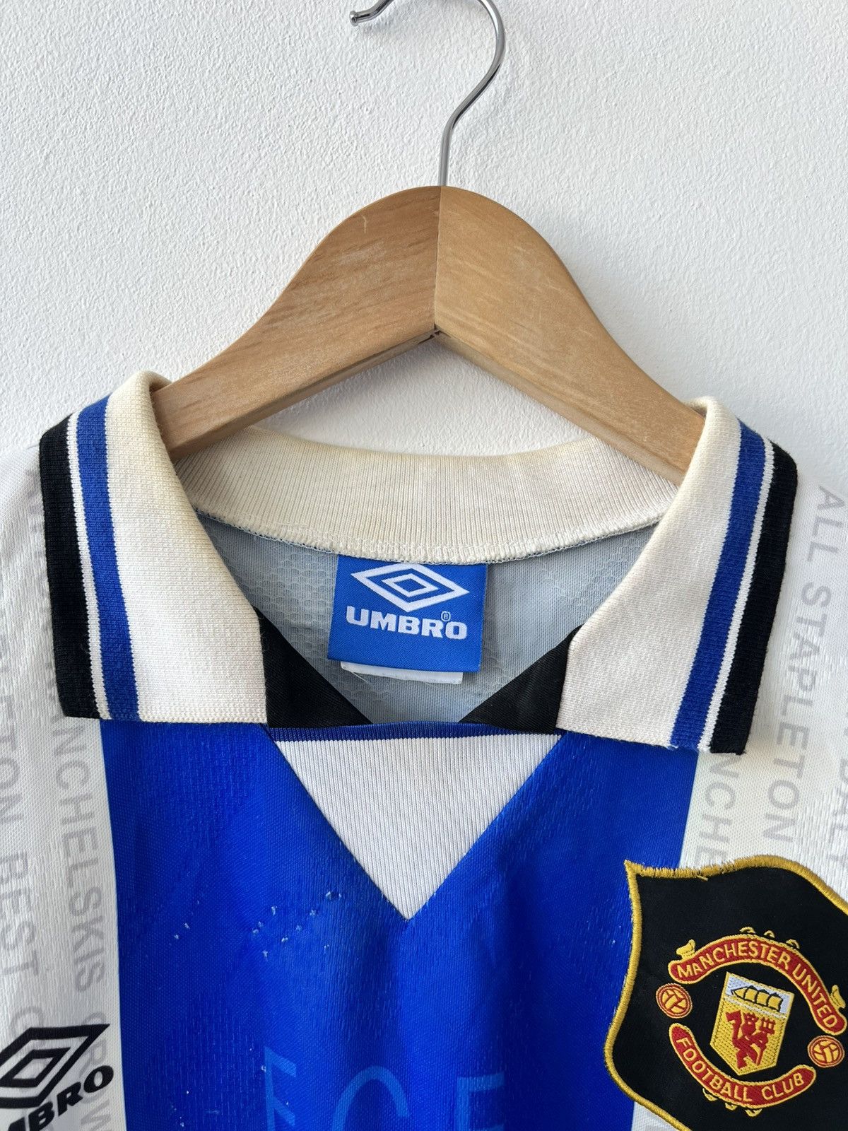 Umbro 🩸RARE🩸Umbro Manchester United 1994/1996 Third Jersey Size US L / EU 52-54 / 3 - 13 Thumbnail