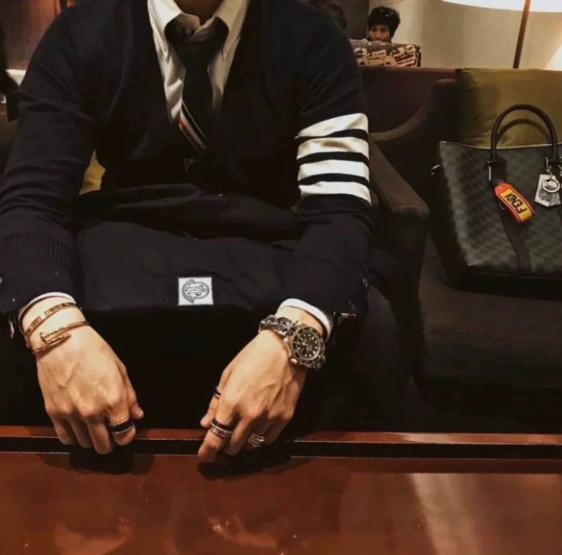 Thom Browne THOM BROWNE Classic Wool Cardigan 2502-Nextarrow Size US XL / EU 56 / 4 - 9 Thumbnail