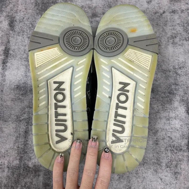 Louis Vuitton Louis Vuitton TRAINER Grey and White Denim Crystal Base Sh Size US 8 / EU 41 - 7 Thumbnail
