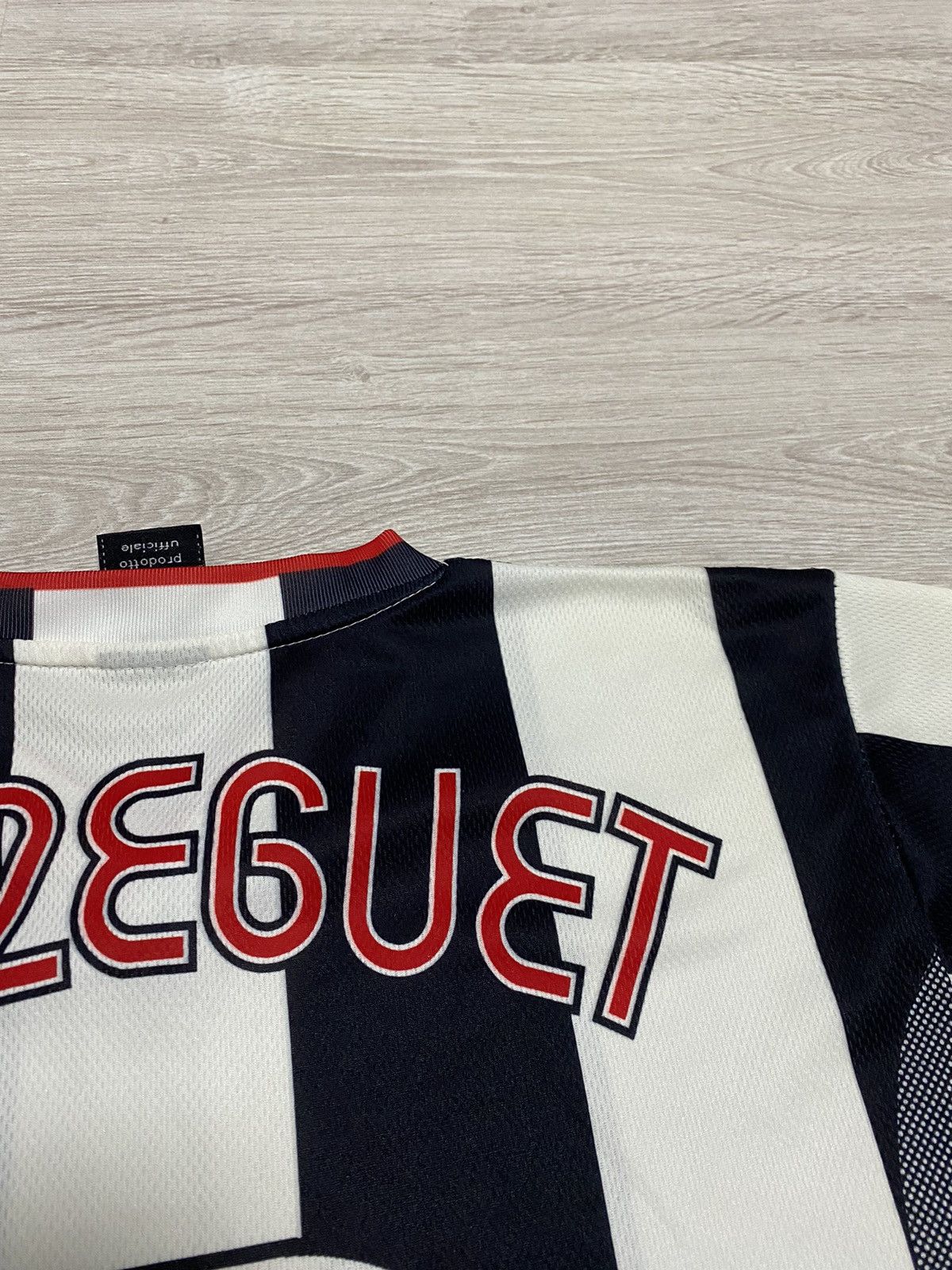 Vintage Vintage Jersry Juventus David Trezeguet #17 size M officiall Size US S / EU 44-46 / 1 - 5 Thumbnail