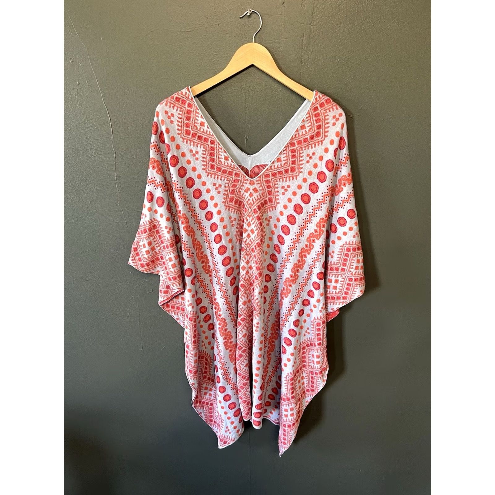 Bcbgmaxazria BCBGMAXAZRIA Blouse Tunic V-Neck Silk Knit Geometric Flutter Sleeve M/L Red Womens Size M / US 6-8 / IT 42-44 - 2 Thumbnail
