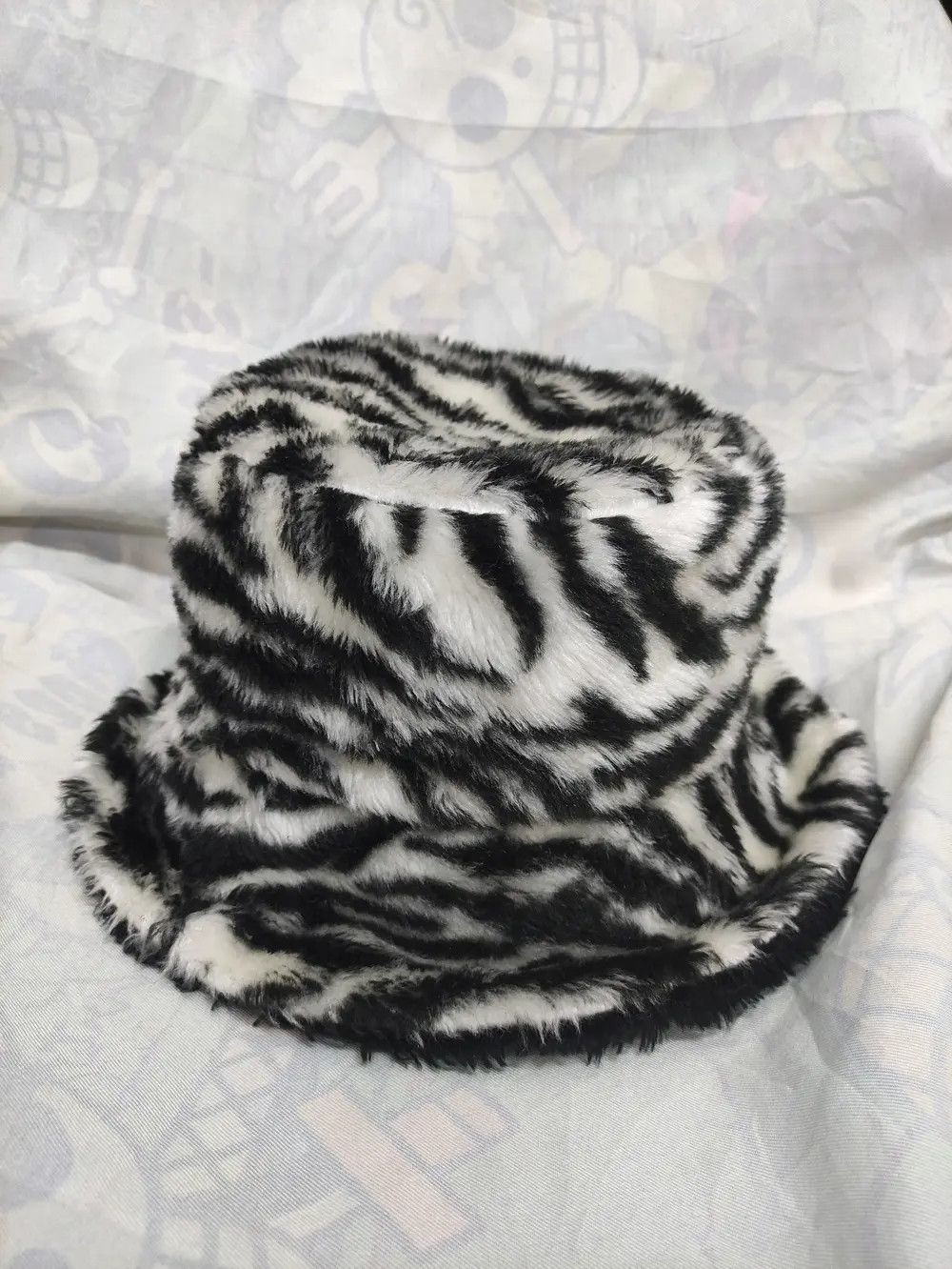 Japanese Brand Fur Bucket Hat Zebra Design Size ONE SIZE - 3 Thumbnail