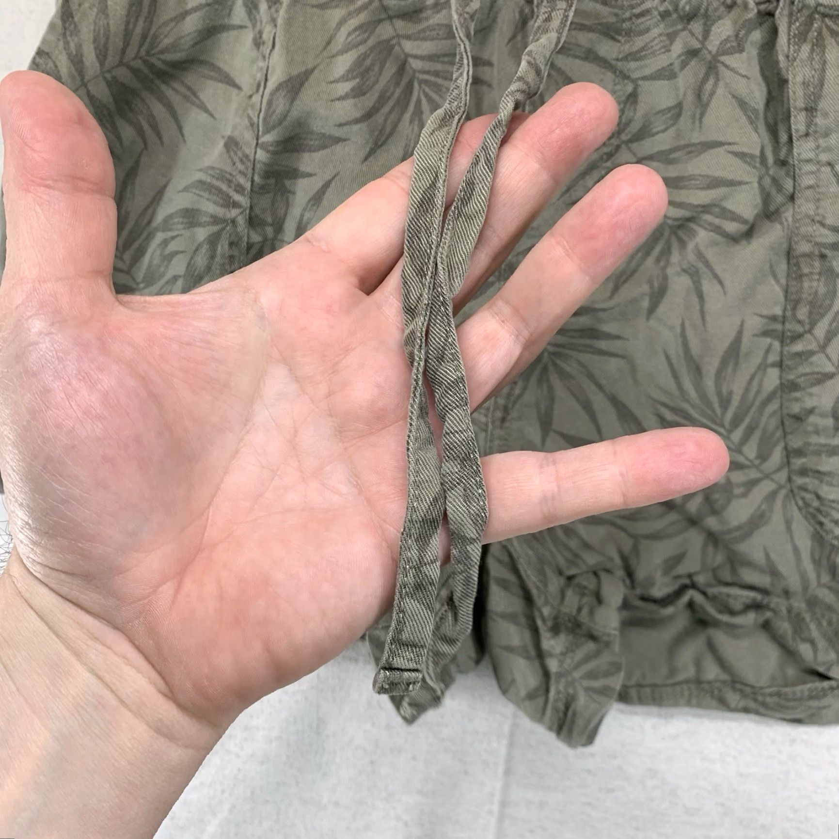 Gap Gap Women's Light Olive Botanical Print Shorts S High Rise Drawstring Tropical Beach Modern Size 28" / US 6 / IT 42 - 7 Thumbnail