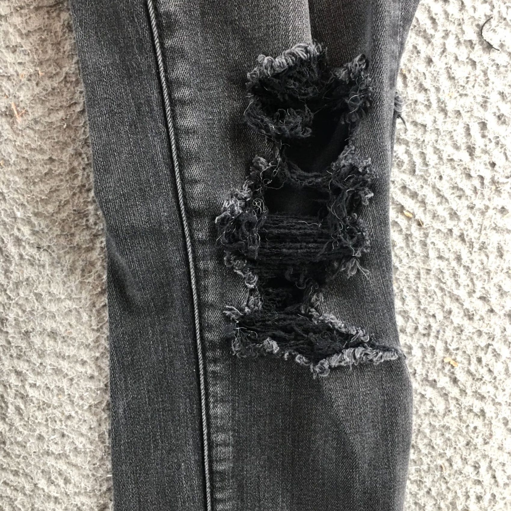 American Eagle Outfitters American Eagle Jeans Jegging Womens 2R Black Denim Distressed actual 27x25.5 Size 26" / US 2 / IT 38 - 7 Thumbnail