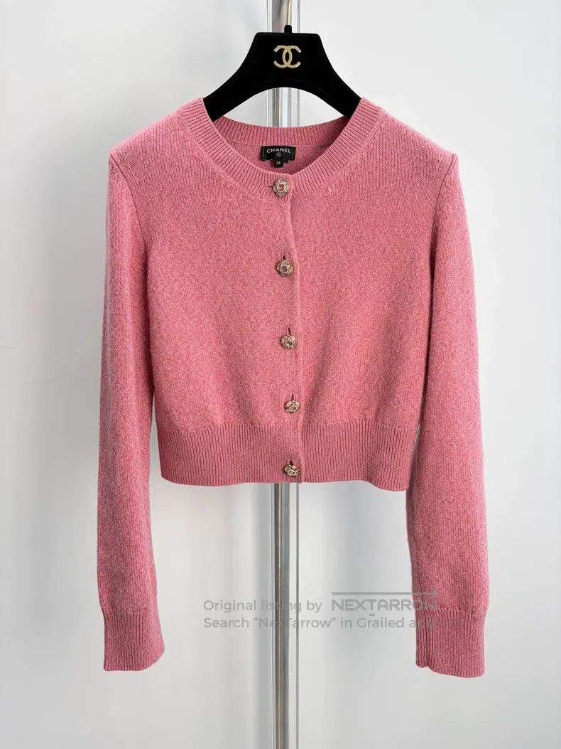 Chanel Chanel 24A pink flower glazed buckle round-neck cardigan c Size XS / US 0-2 / IT 36-38 - 1 Thumbnail