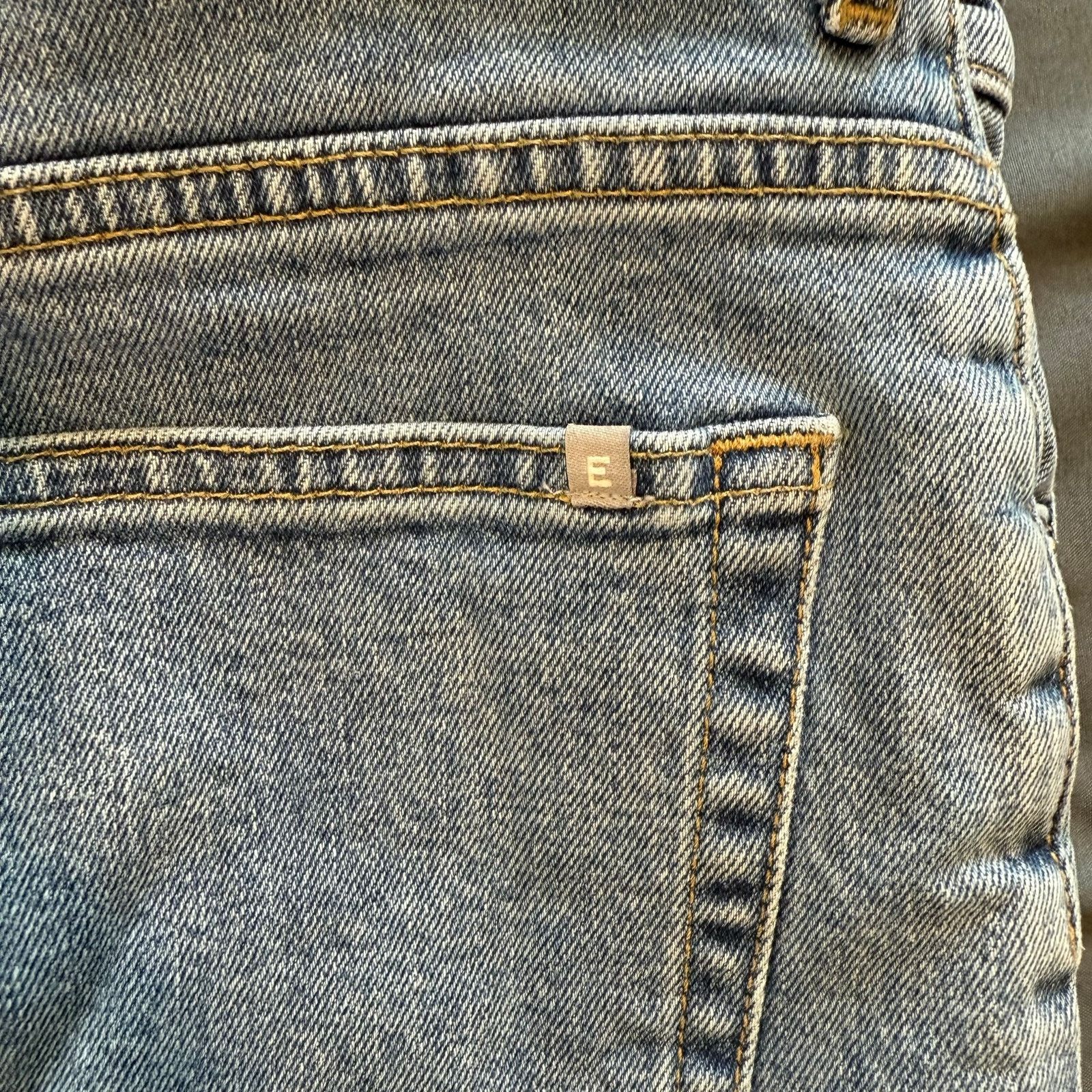 Everlane Everlane The Way High Denim Short, Sz 26, High Rise. Lt Wash Size 26" / US 2 / IT 38 - 6 Thumbnail