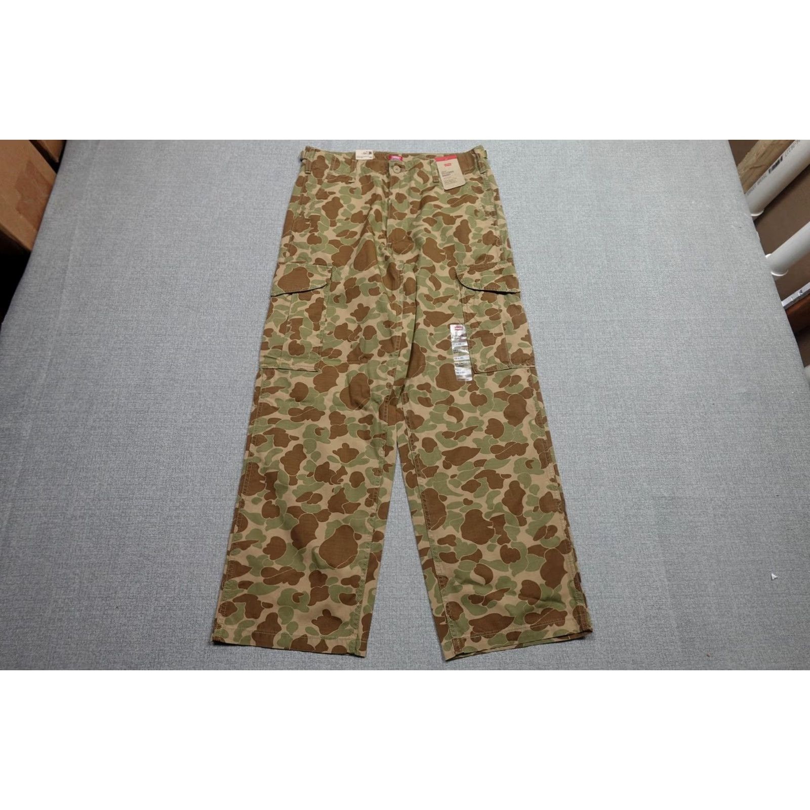 Levi's Levi's Cargo Pants Men 33x30 Camouflage Cotton Workwear NWT Baggy Adjustable Waist Pockets Size US 33 - 3 Thumbnail