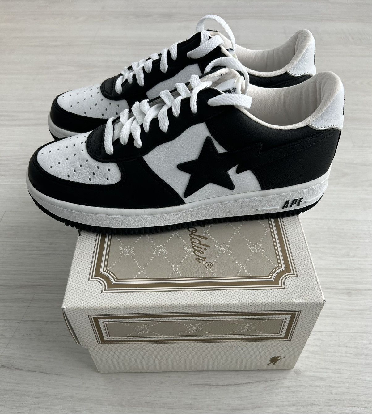 Bape VERY RARE OG 2001 A BATHING APE 1ST BLACK/WHITE BAPESTA Size US 9 / EU 42 - 2 Thumbnail